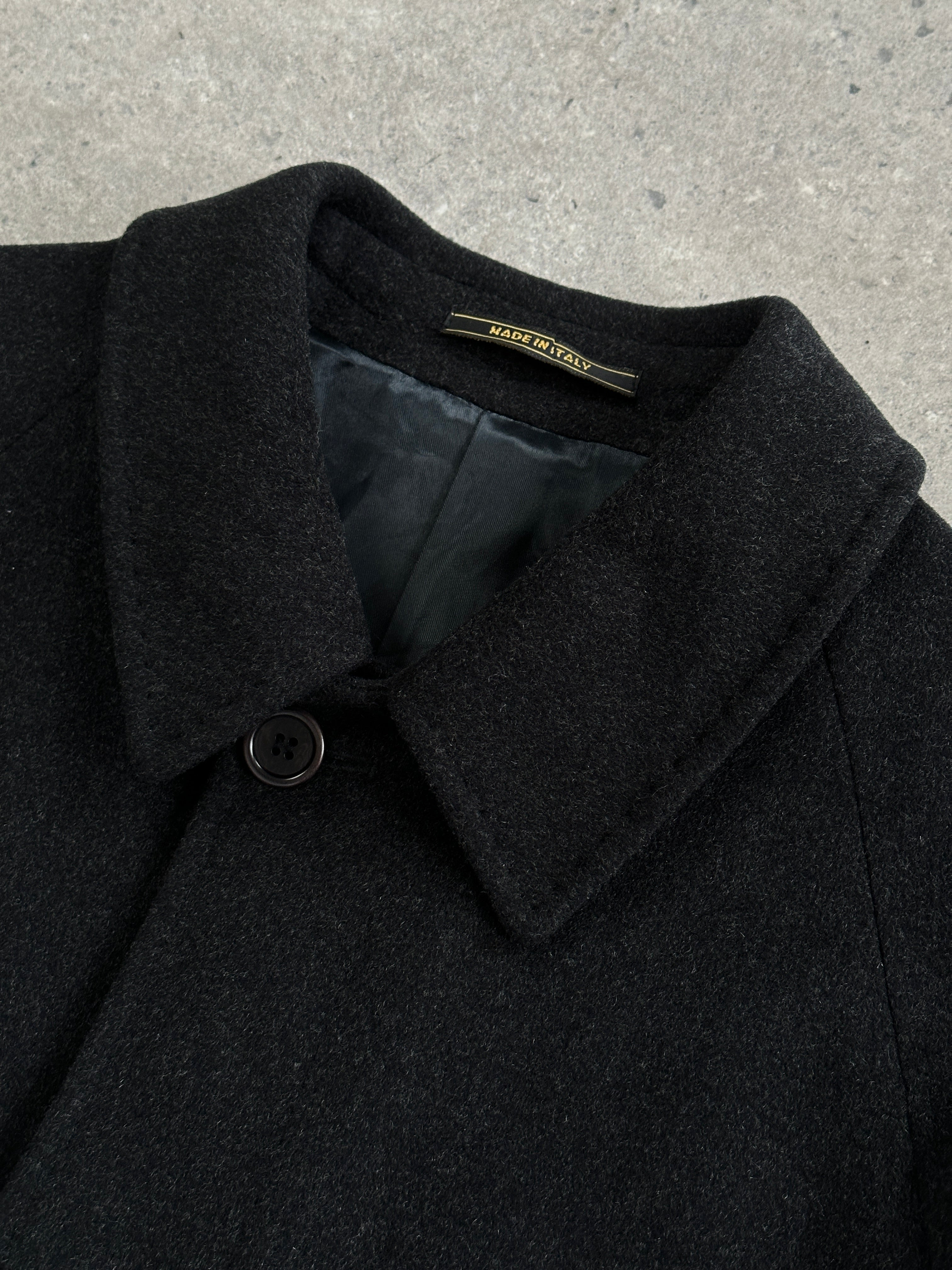Loro Piana Viola XL coat made of pure virgin wool with a concealed placket, stylish and warm winter outerwear.