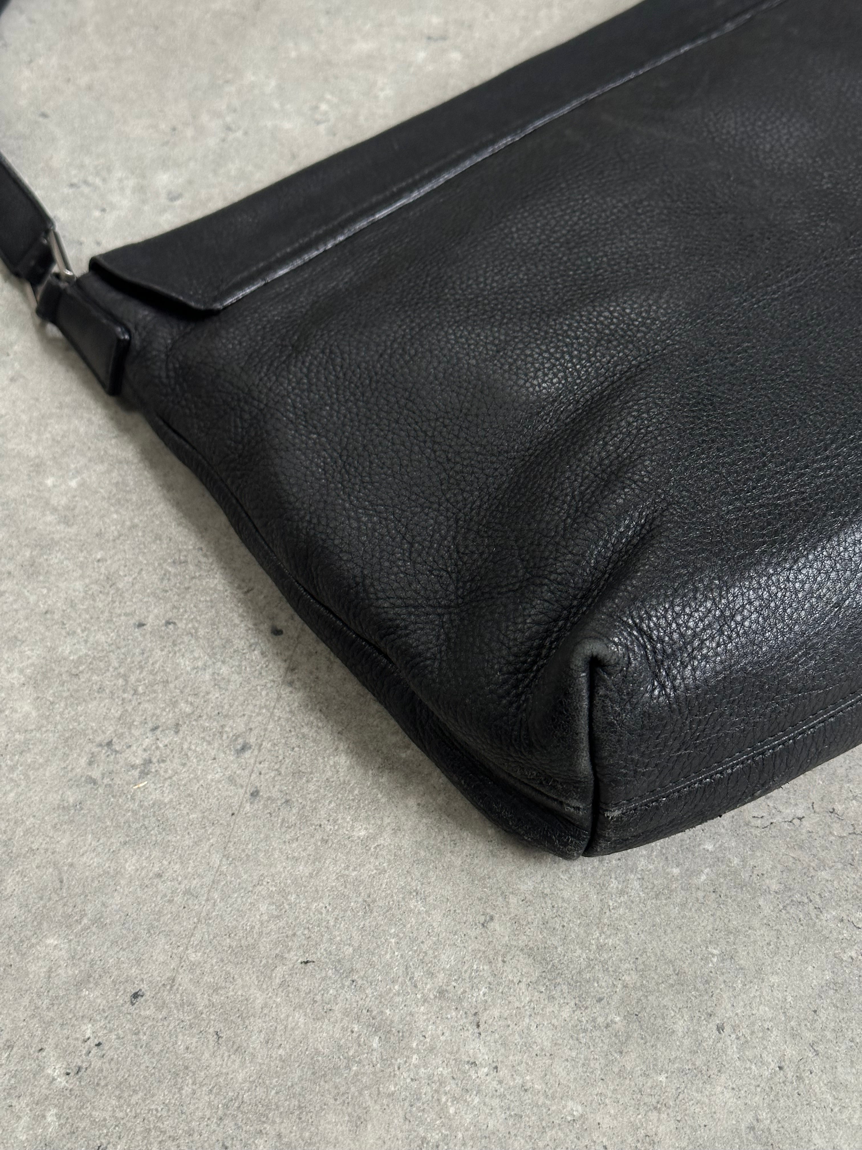 Giorgio Armani 2000s leather crossbody bag featuring a sleek design and adjustable strap, crafted from high-quality leather.