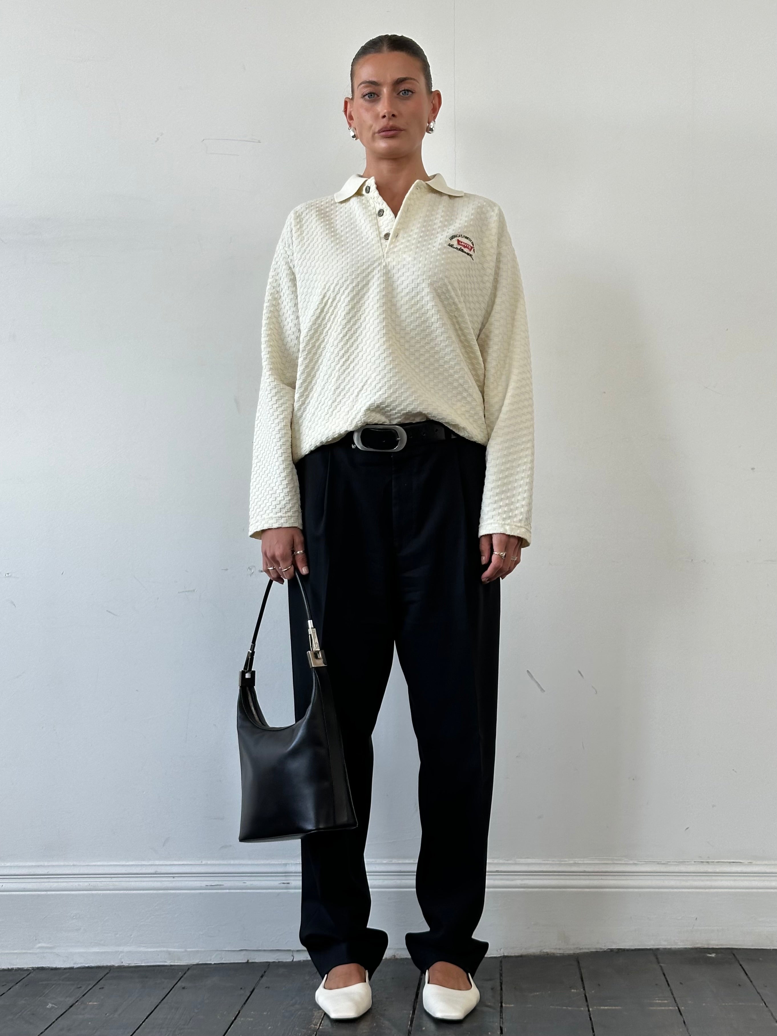 Levi’s pure cotton logo embroidery polo jumper in size L, featuring a classic collar, button placket, and embroidered Levi’s logo.