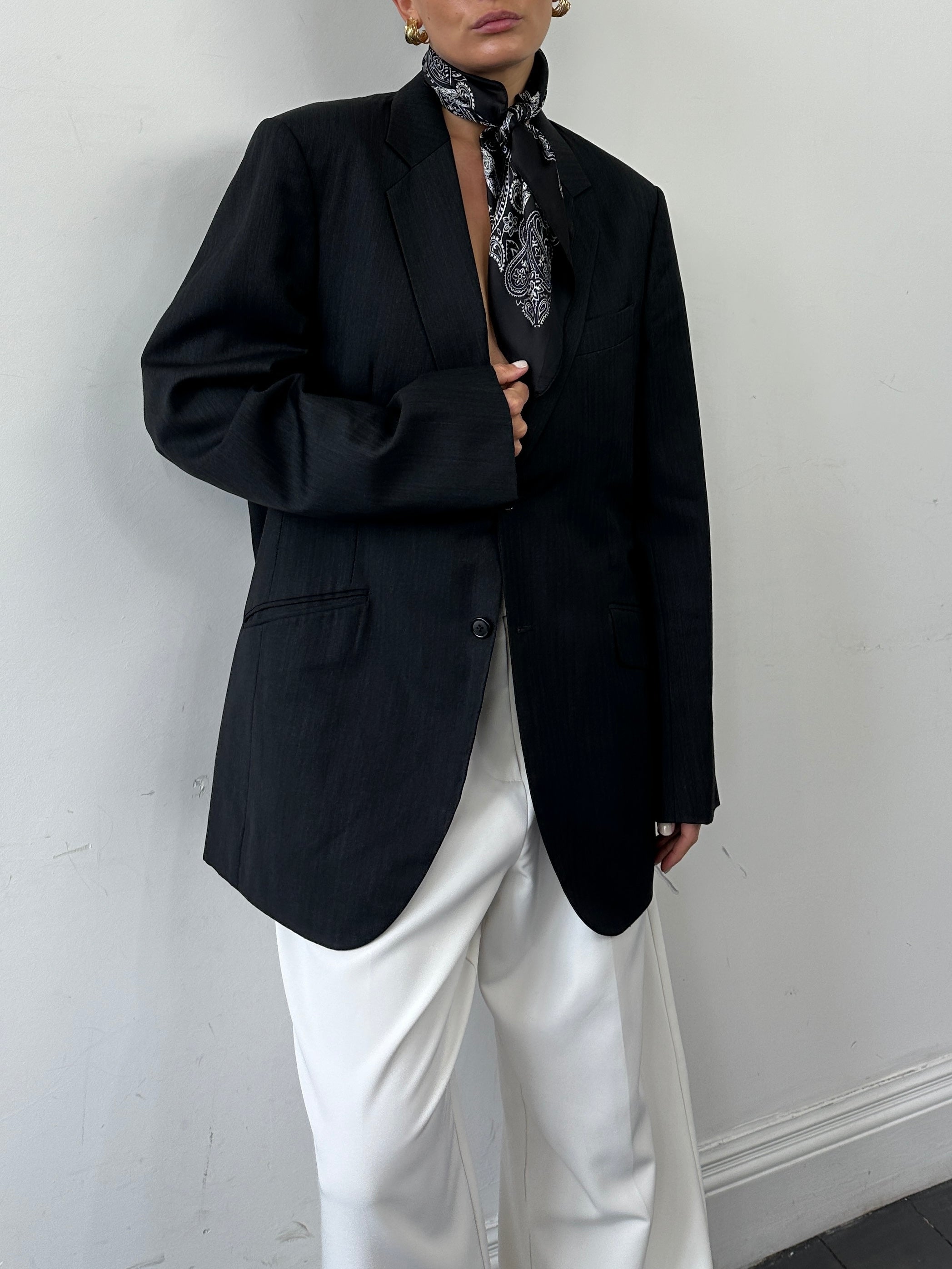 Vintage wool single breasted blazer in size XL/XXL, featuring classic tailored fit and button closure, displayed on a hanger.
