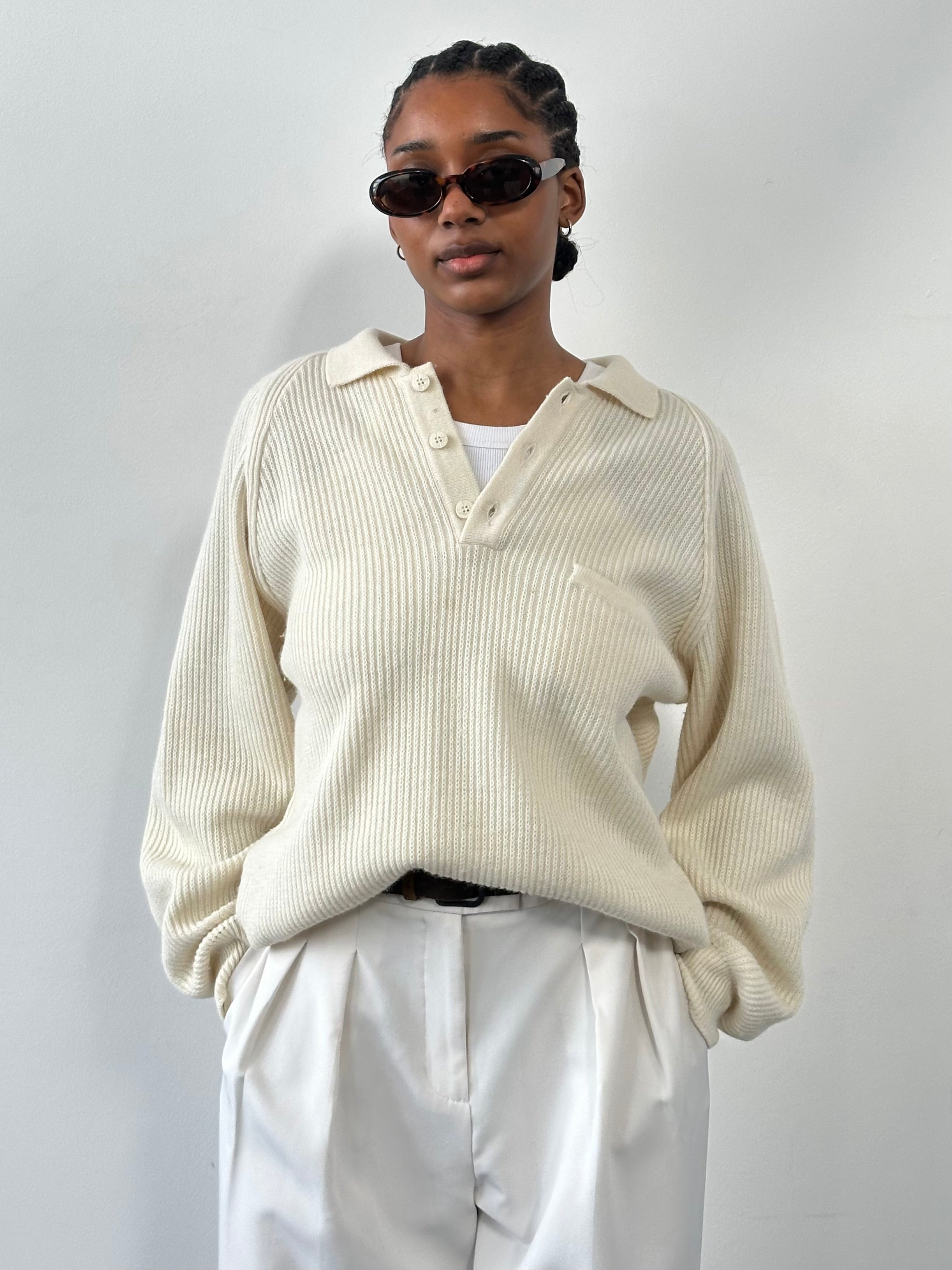 Vintage Italian 1990s wool knitted polo jumper in XL, featuring classic design and textured knit fabric.