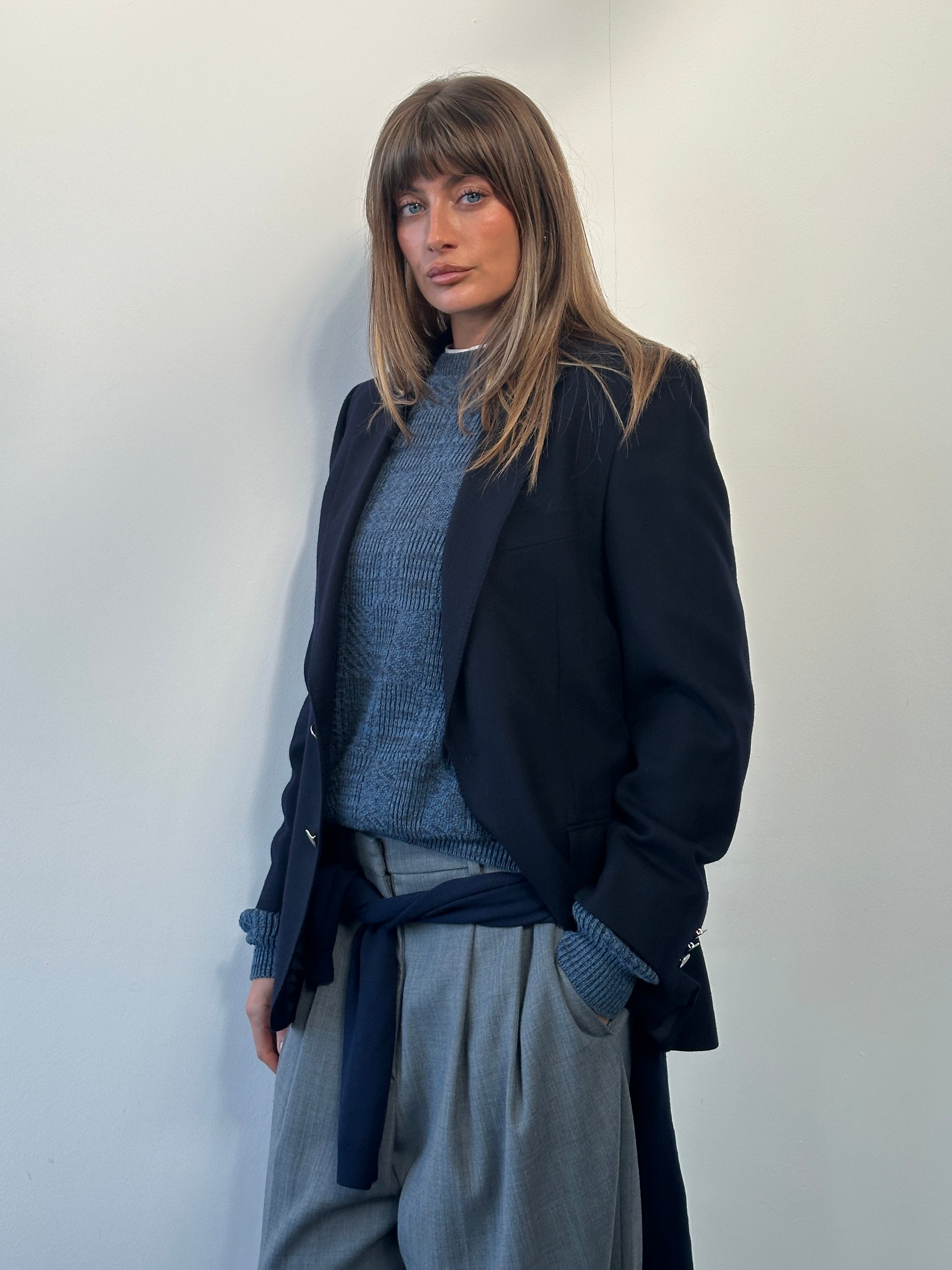 Vintage 1990s pure wool single-breasted blazer in size 38R/M, tailored fit with classic lapels and button closure.