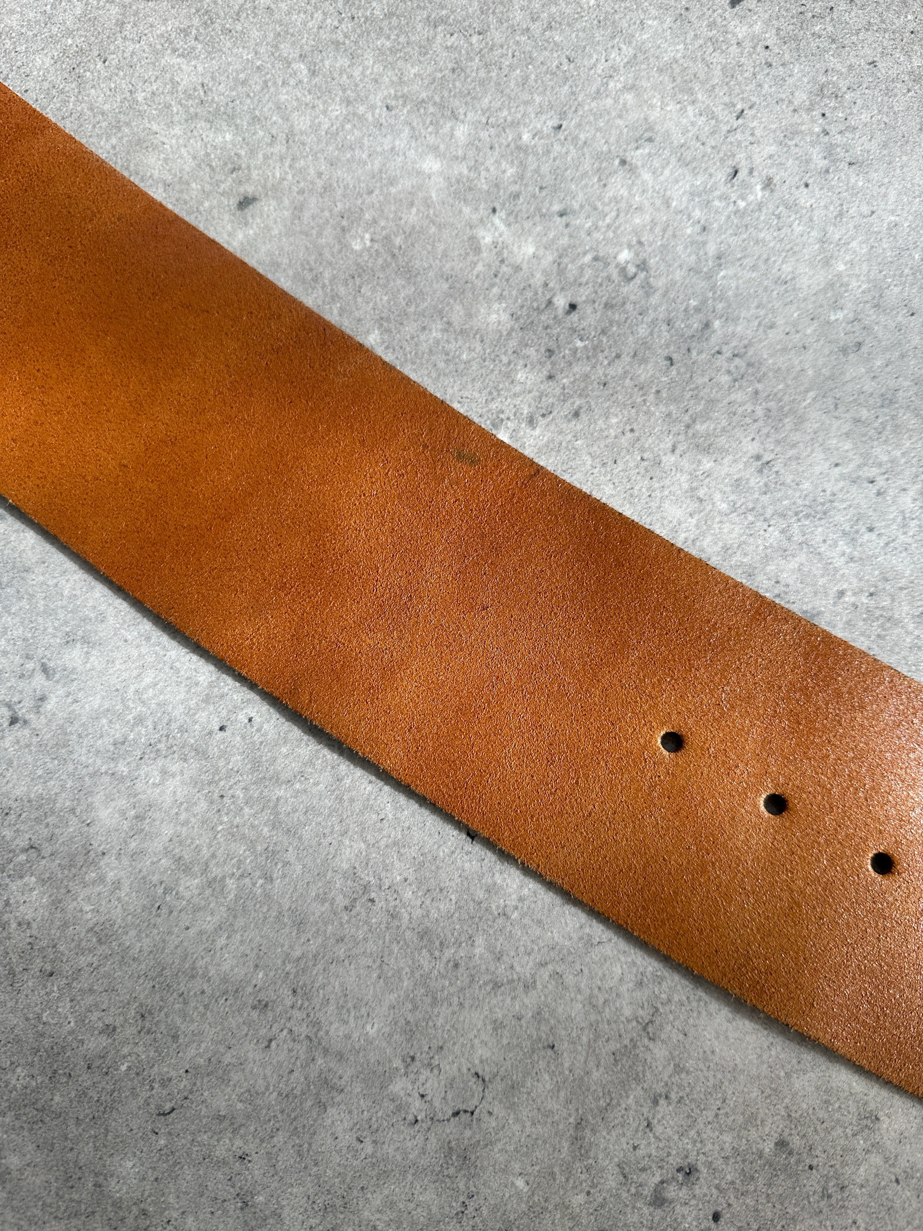 Vintage Italian 1990s chunky leather belt with brass buckle, adjustable W28-32, stylish retro accessory.