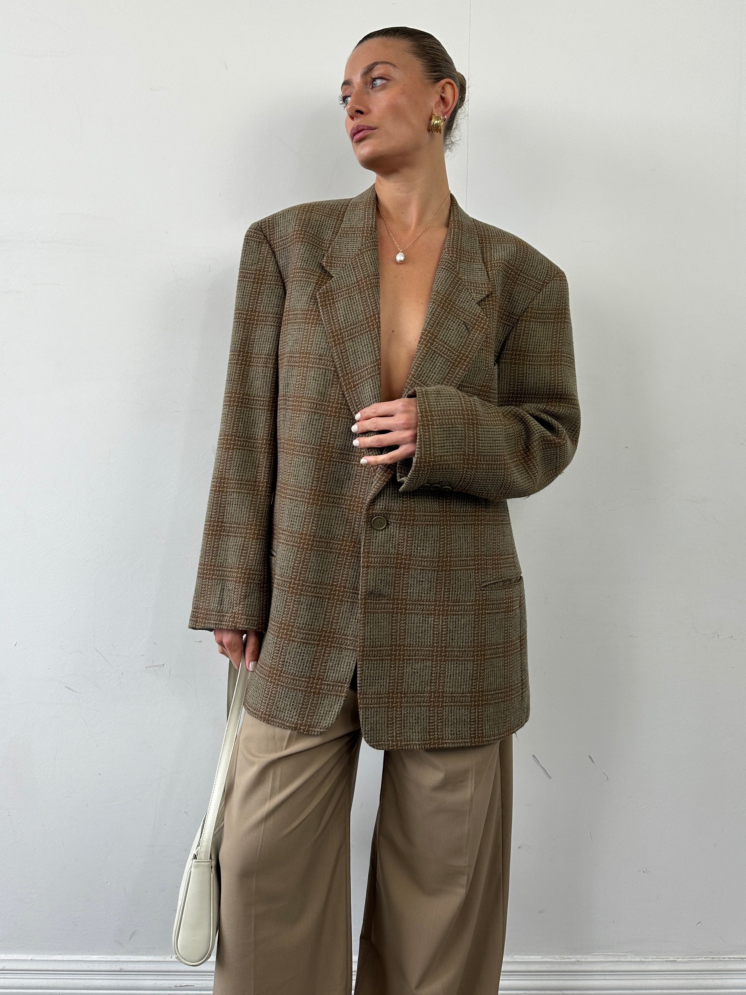 Giorgio Armani Le Collezioni wool check single-breasted blazer in size 44R/XL, tailored fit with classic pattern and structured design.