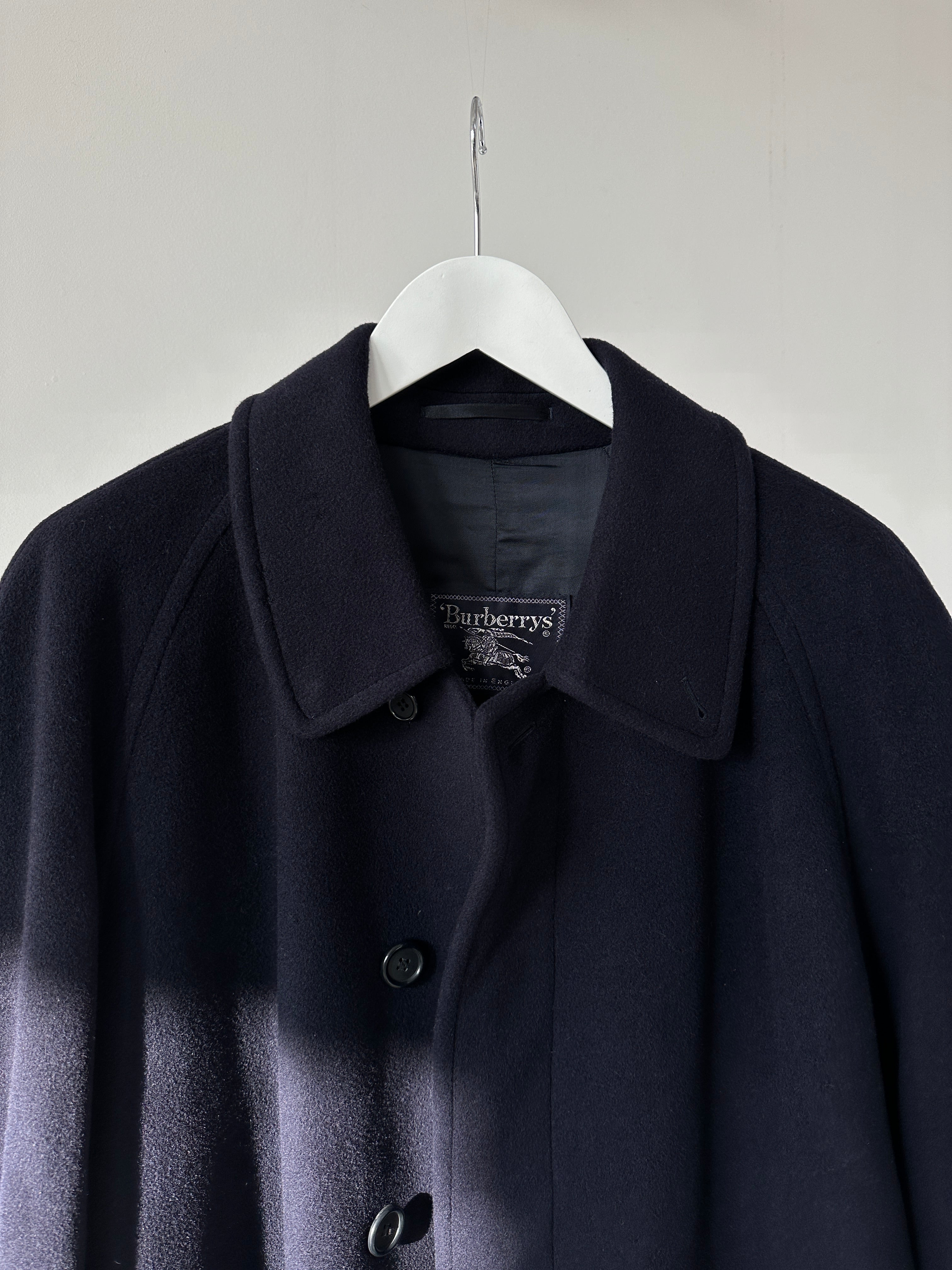 Burberry wool single-breasted coat with concealed placket in XL size, featuring a classic design and tailored fit.