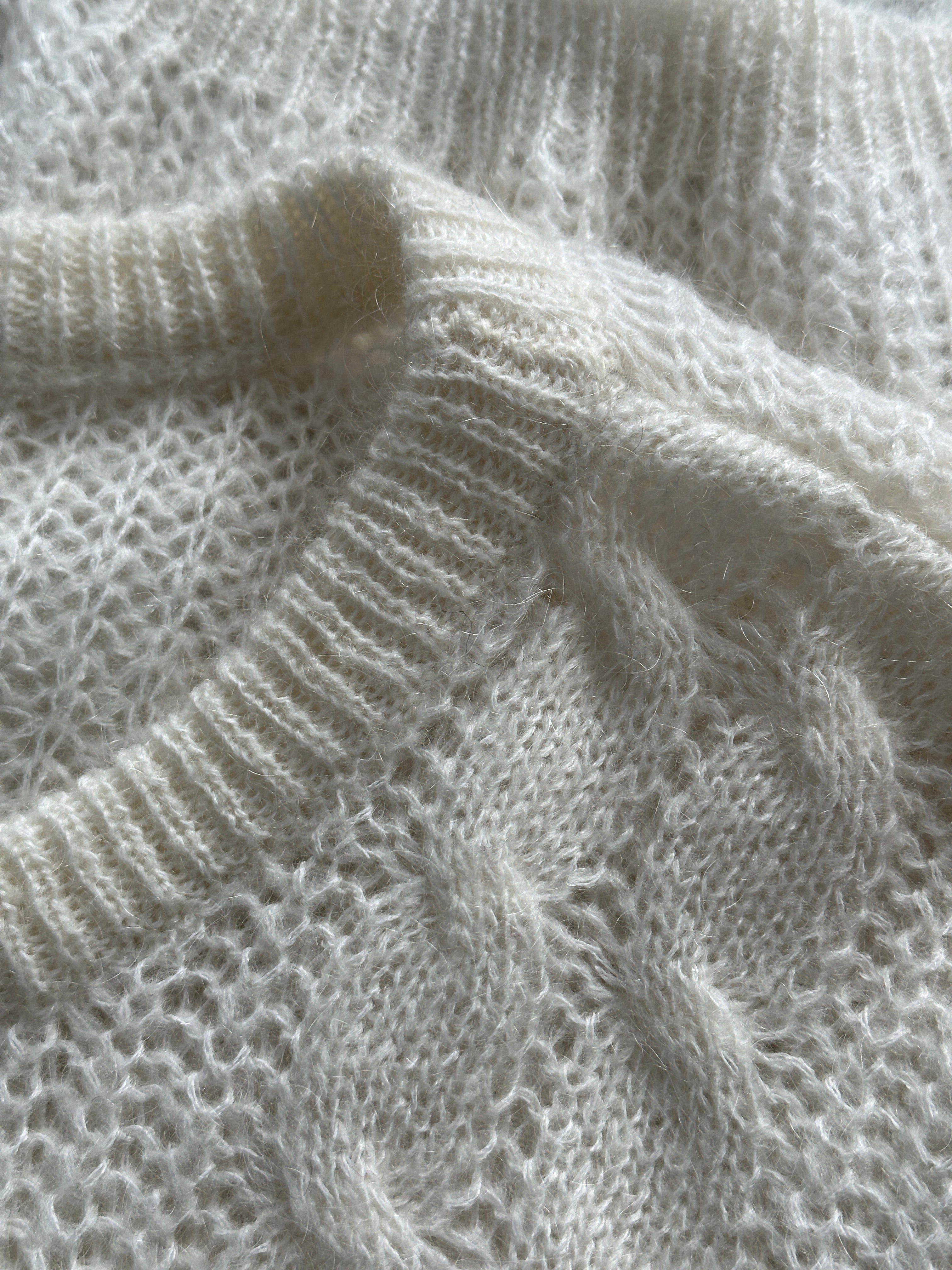 Vintage mohair open cable knit jumper in size M, featuring a cozy textured design and classic cable patterns.