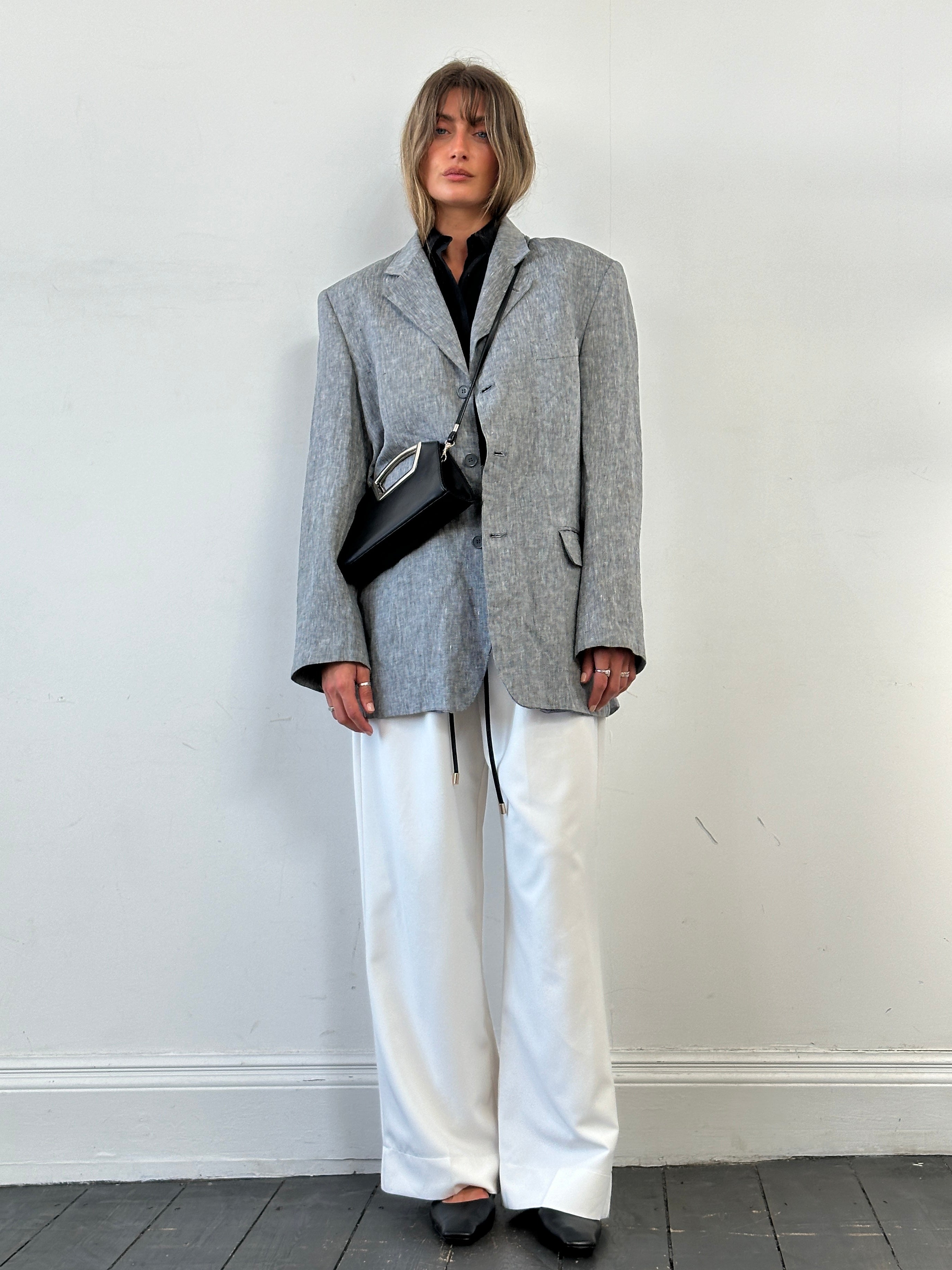 Italian Vintage linen single-breasted blazer in size 44R/XL, lightweight with classic tailored fit and vintage style.
