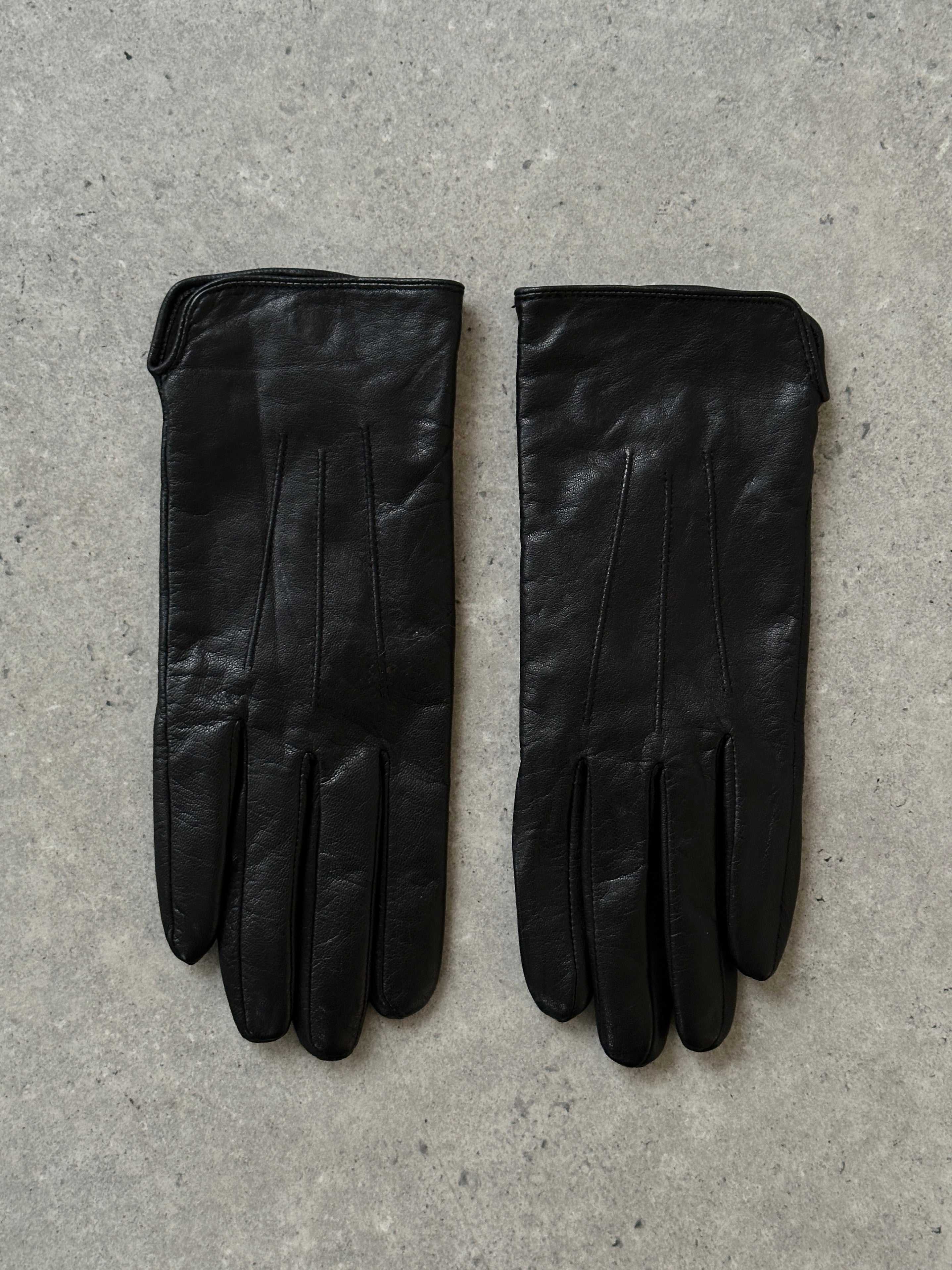Vintage Leather Gloves showing soft, brown leather with detailed stitching and a classic fit, perfect for stylish cold-weather wear.