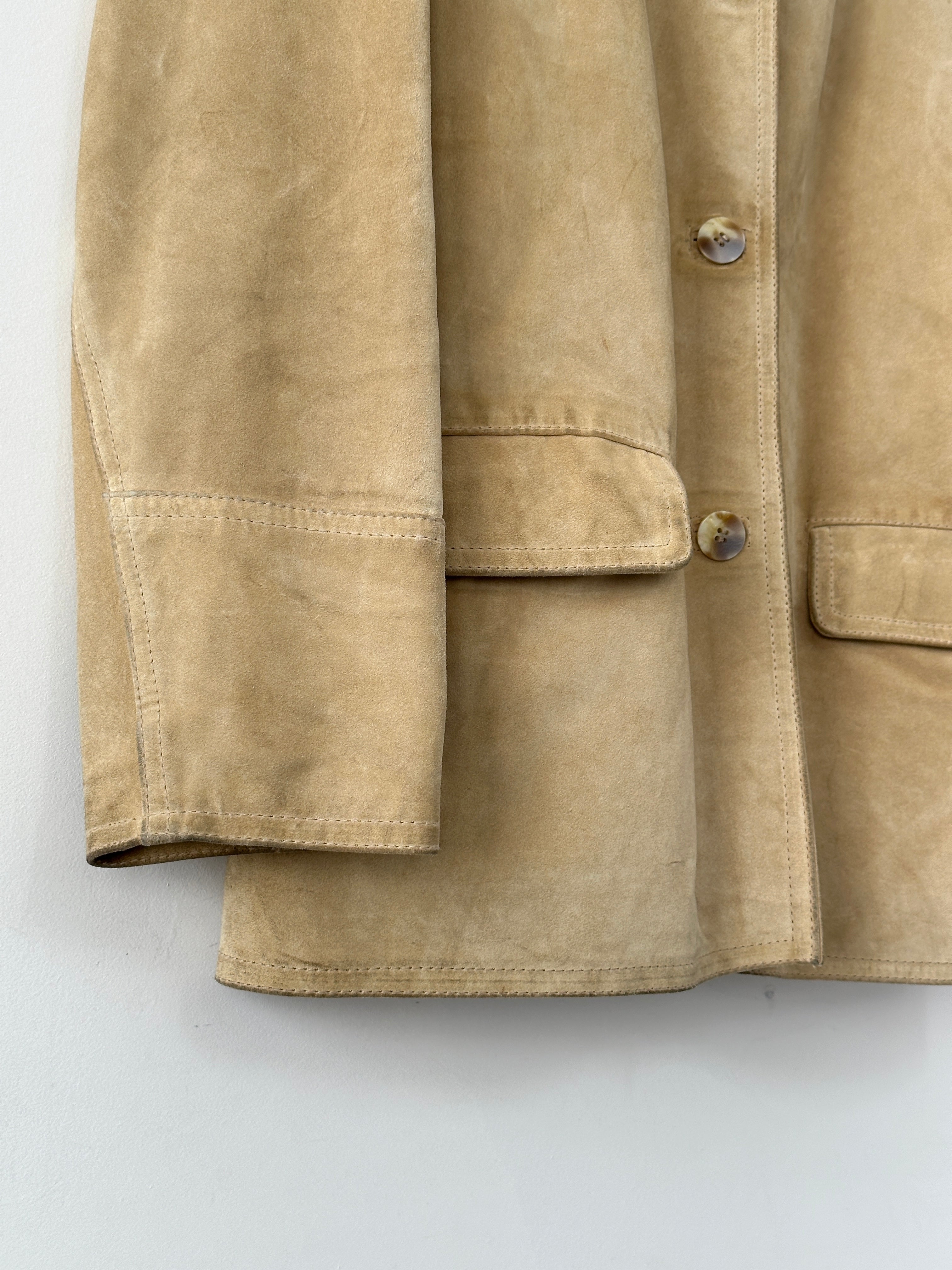Vintage boxy suede jacket in size L/XL, featuring a classic, textured suede exterior and a tailored fit.