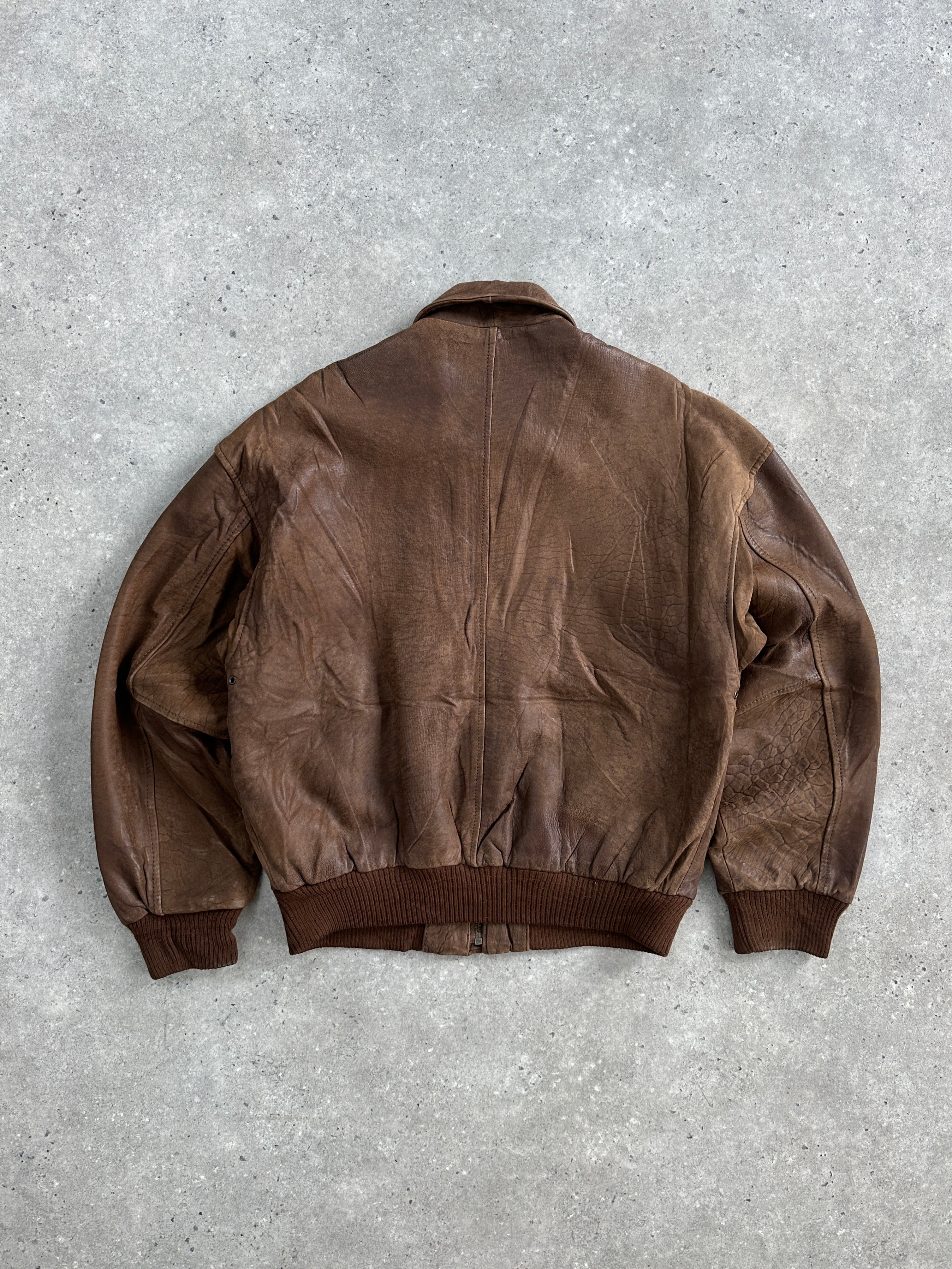 Vintage 90s leather bomber jacket in size M/L, featuring classic design and worn leather texture.