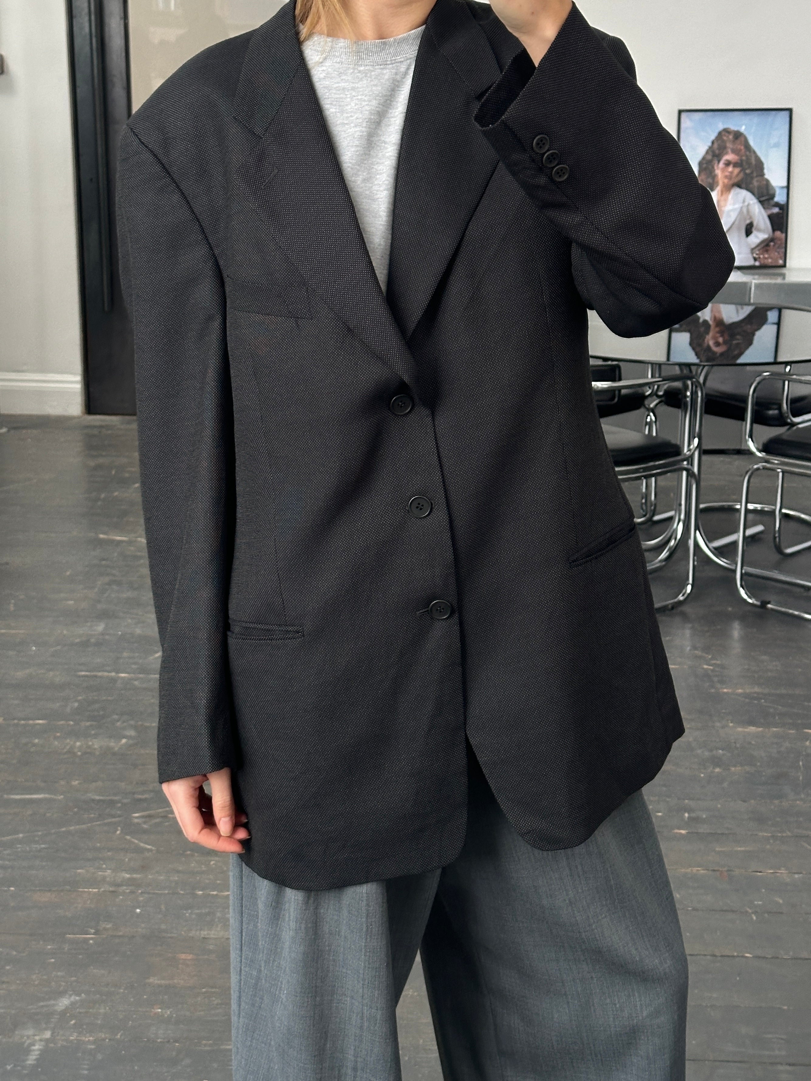Giorgio Armani Le Collezioni 1990s wool single-breasted blazer in size 44R/XL, featuring classic tailored design and neutral color.