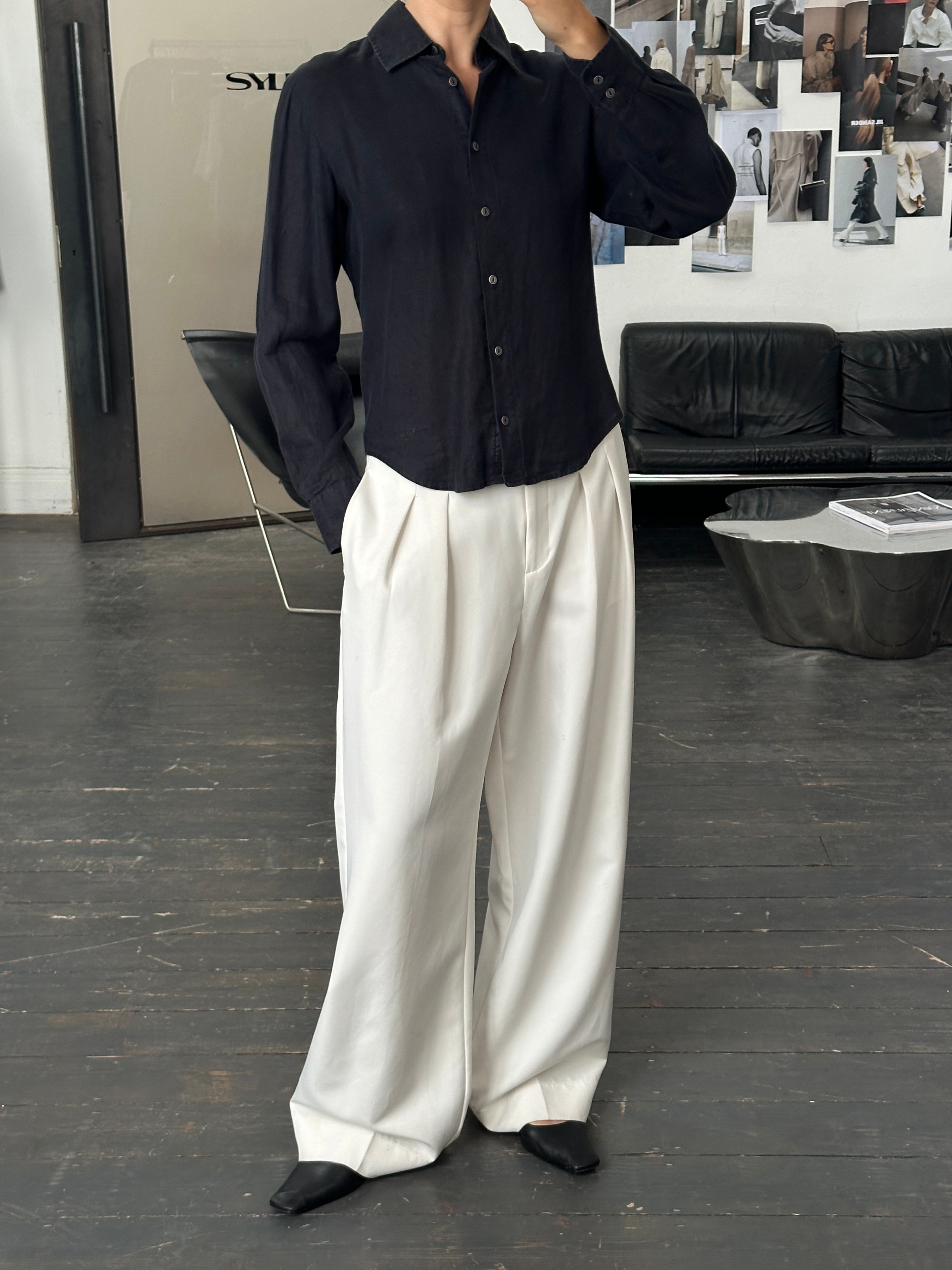 Armani Jeans 2000s pure linen shirt in size M, featuring a classic button-up design and lightweight fabric.