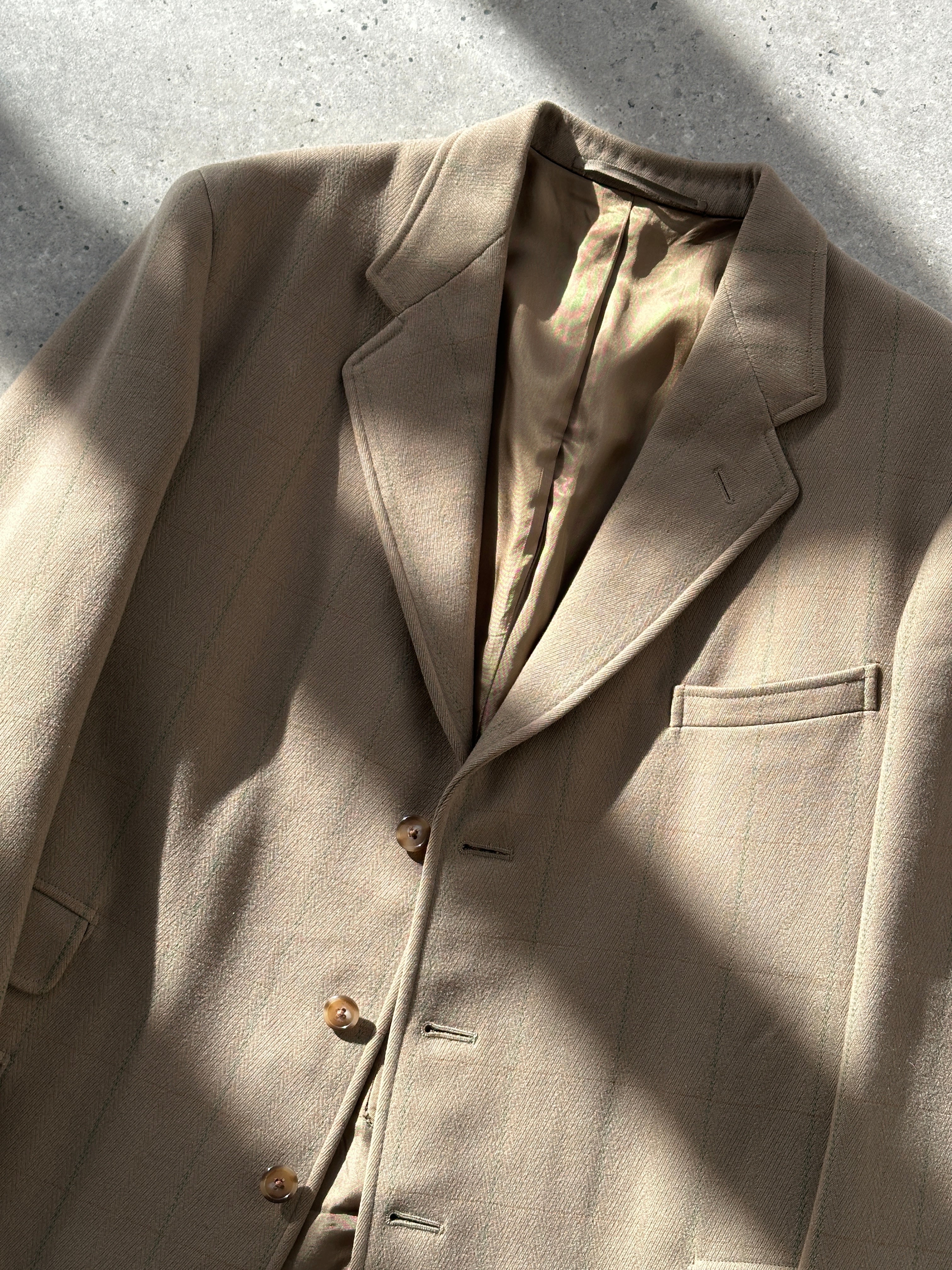 Vintage British vintage thick wool check blazer coat in size L/XL, featuring a classic tailored design and plaid pattern.