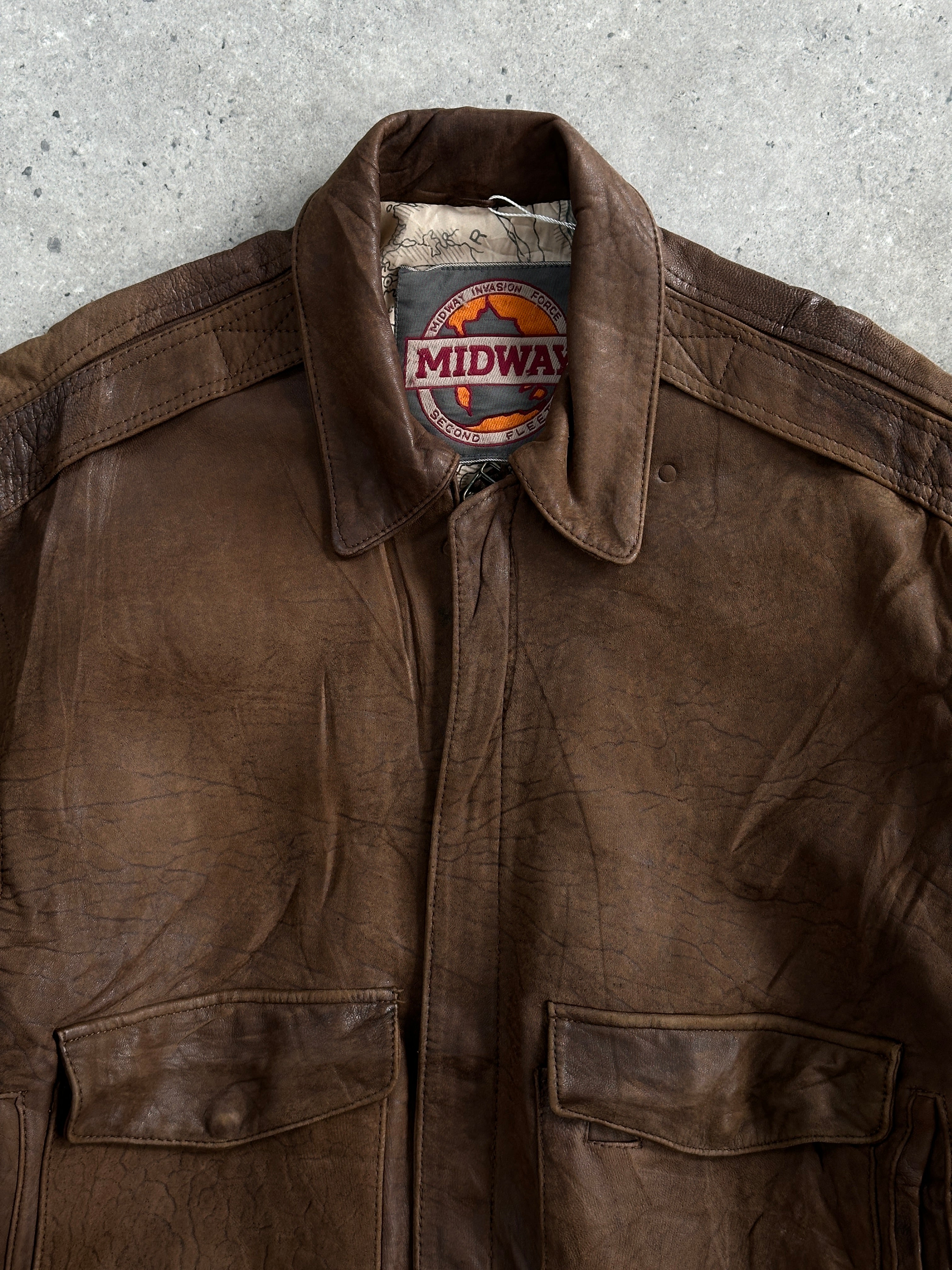 Vintage 90s leather bomber jacket in size M/L, featuring classic design and rugged leather texture.