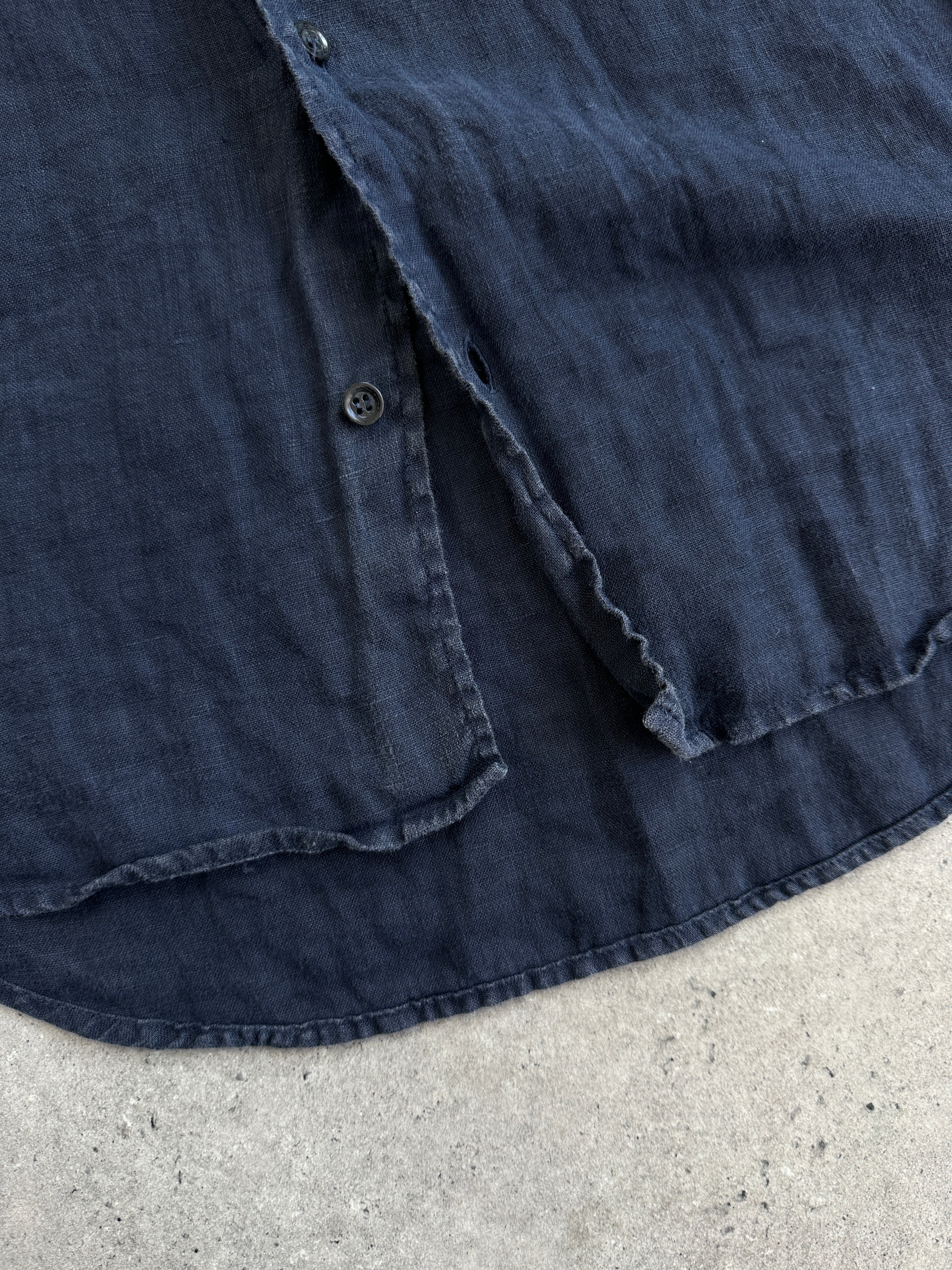 Armani Jeans pure linen short sleeve shirt in size L, lightweight men's summer shirt with a classic collar and button front.