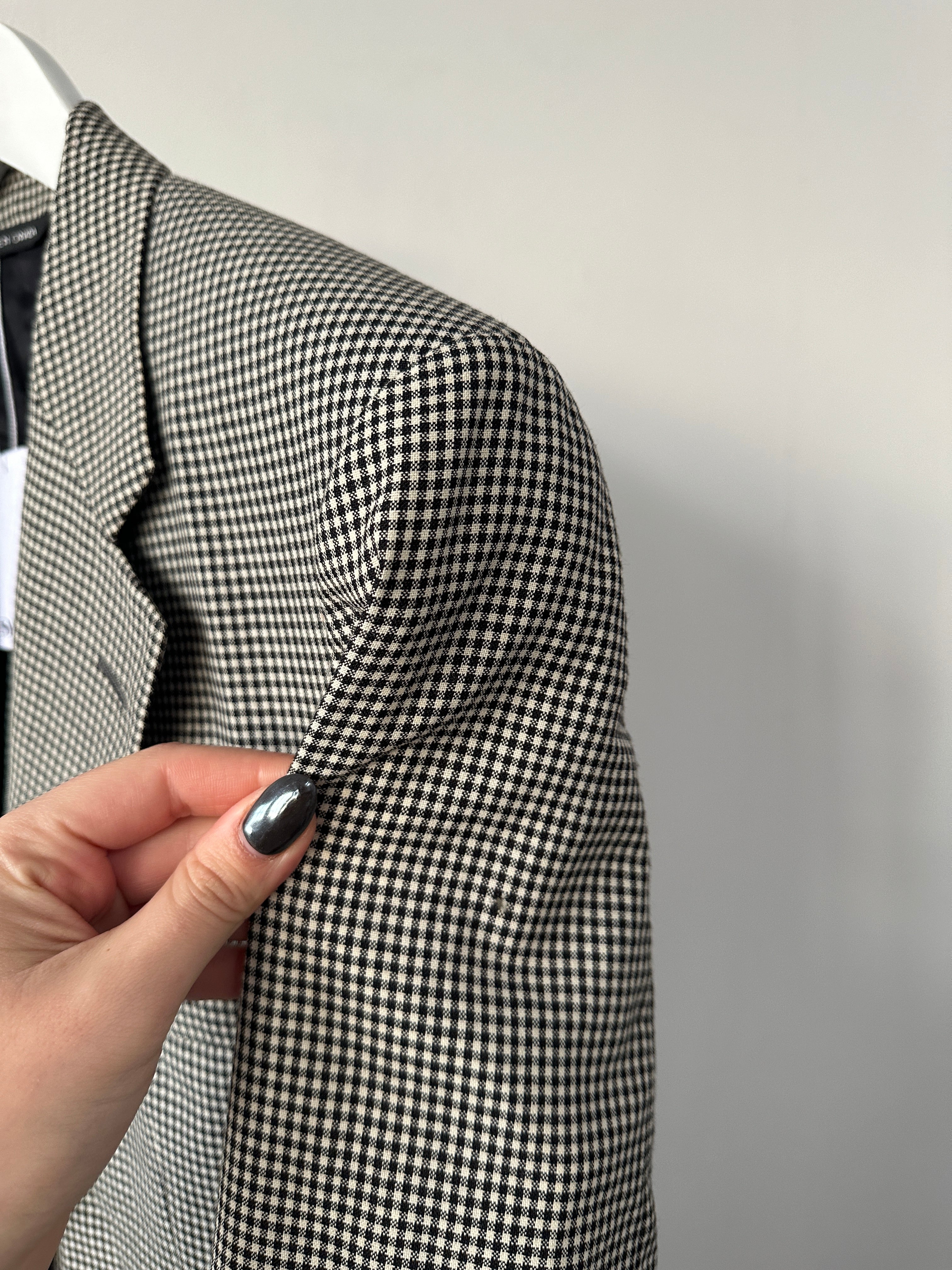 Aquascutum pure wool gingham single-breasted blazer in size L, featuring a classic tailored fit and button closure.