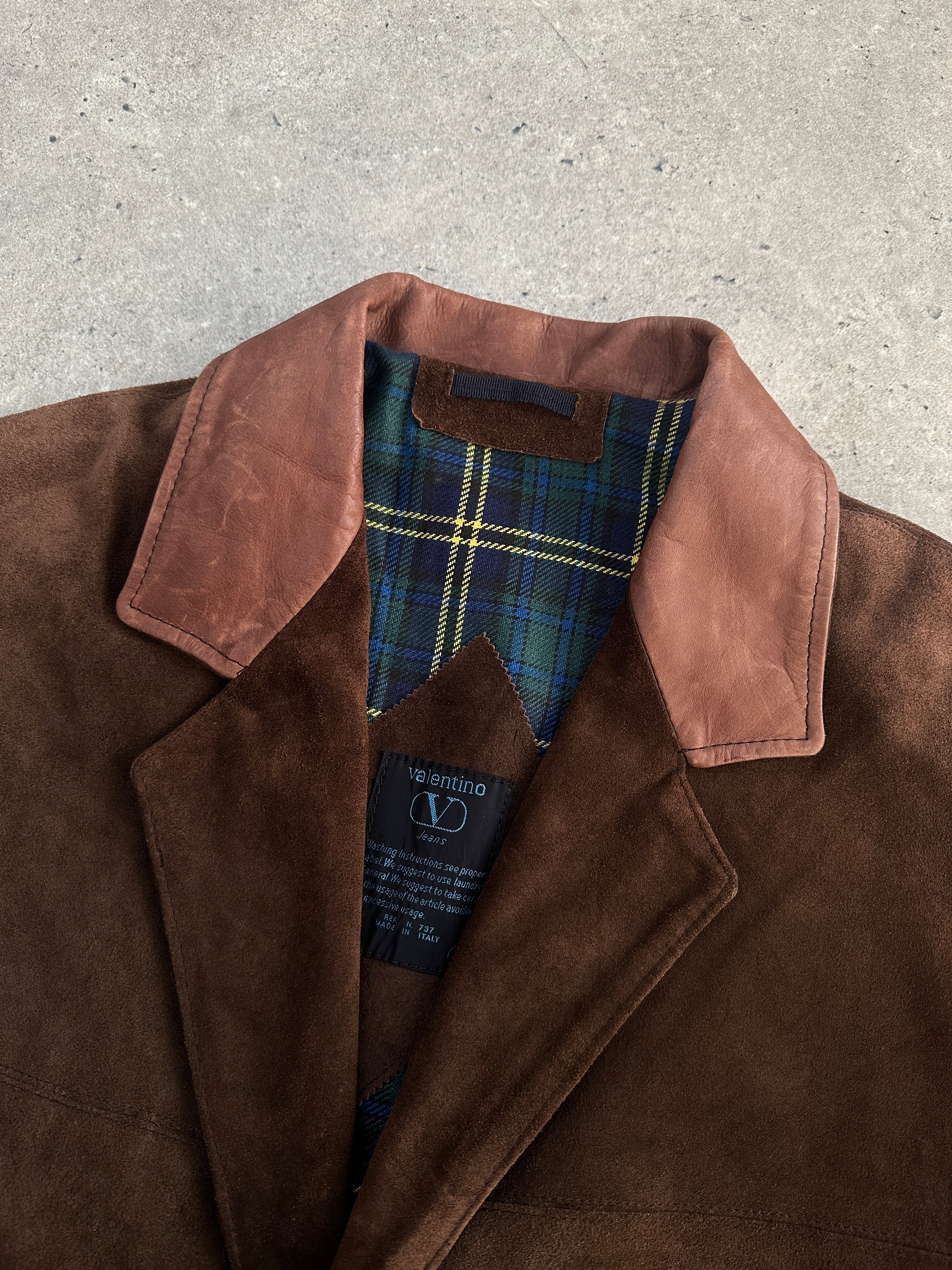 Valentino XL suede blazer jacket, stylish leather jacket with sleek design and tailored fit, displayed on a neutral background.