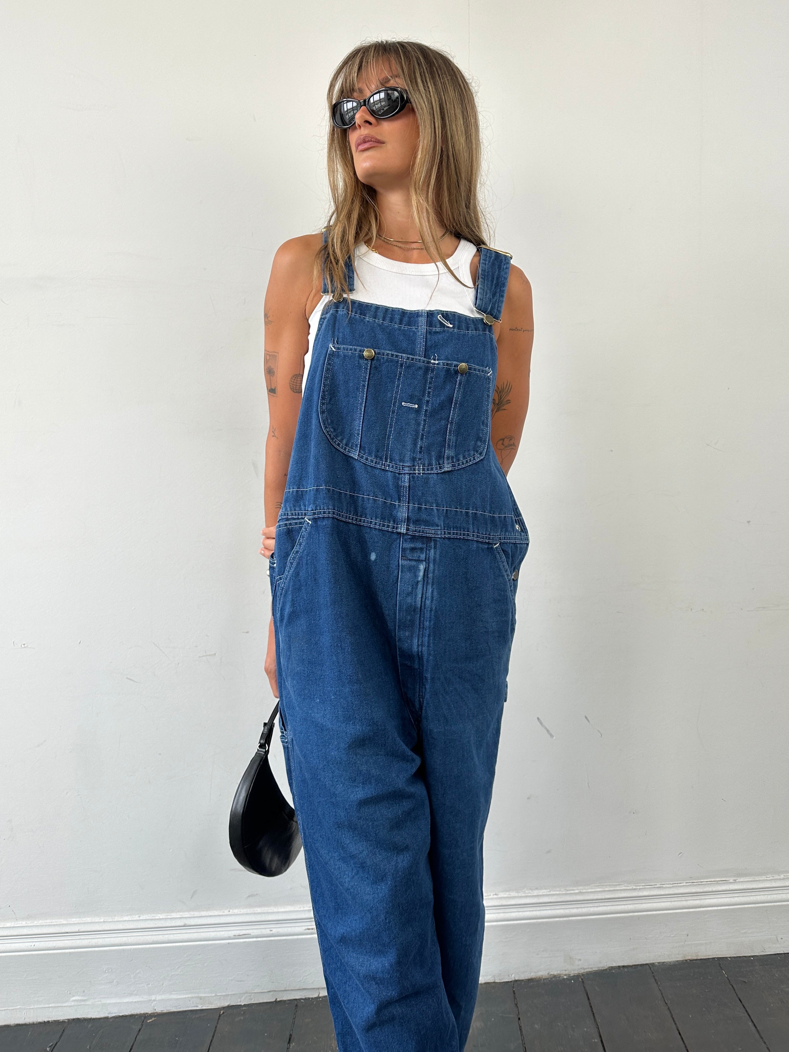 Vintage Roebucks contrast stitch mid wash denim dungarees in XL, featuring classic design and sturdy fabric.