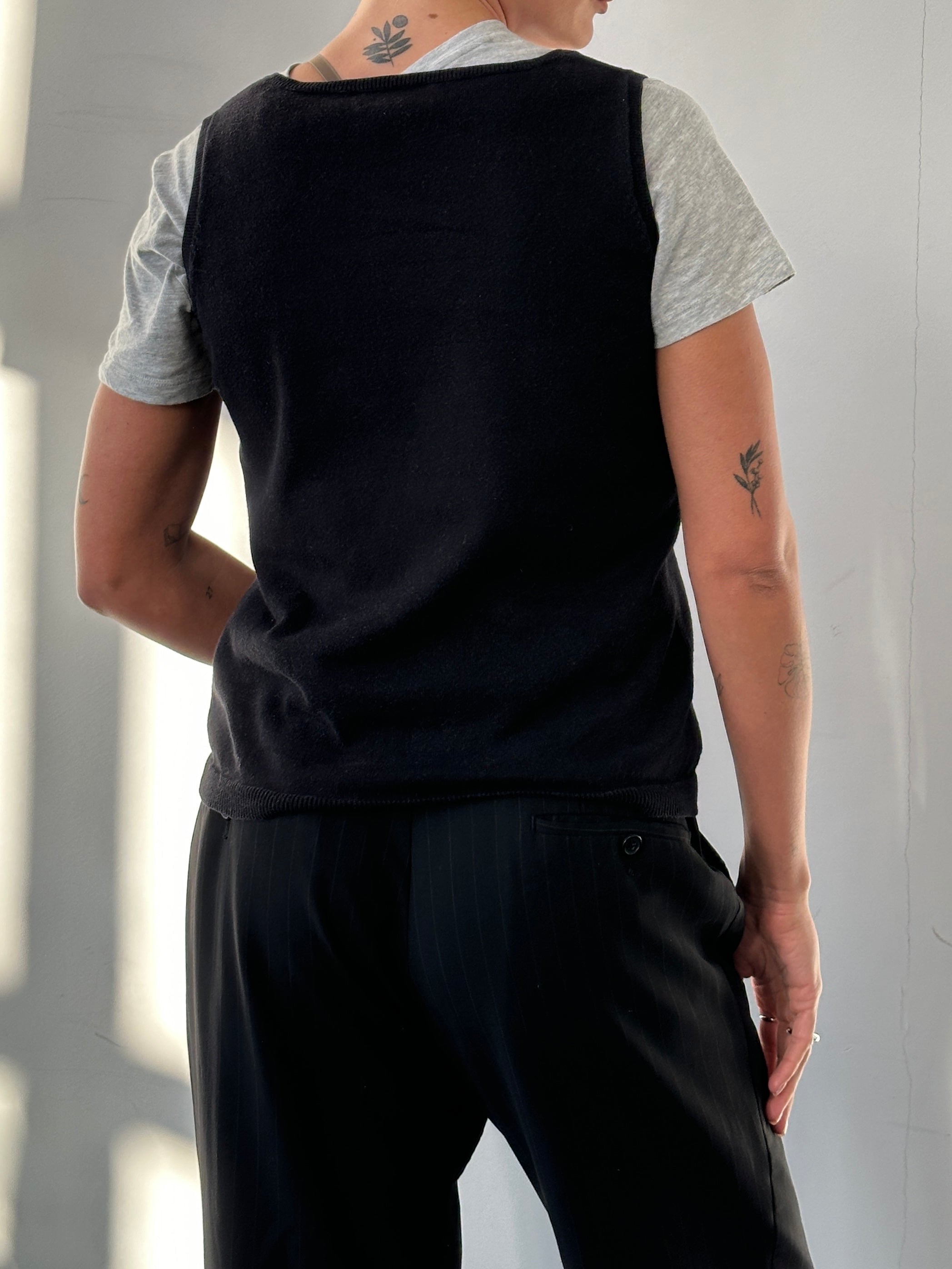 Ralph Lauren square neck cotton knitted vest in size M, featuring a classic design and textured knit fabric.