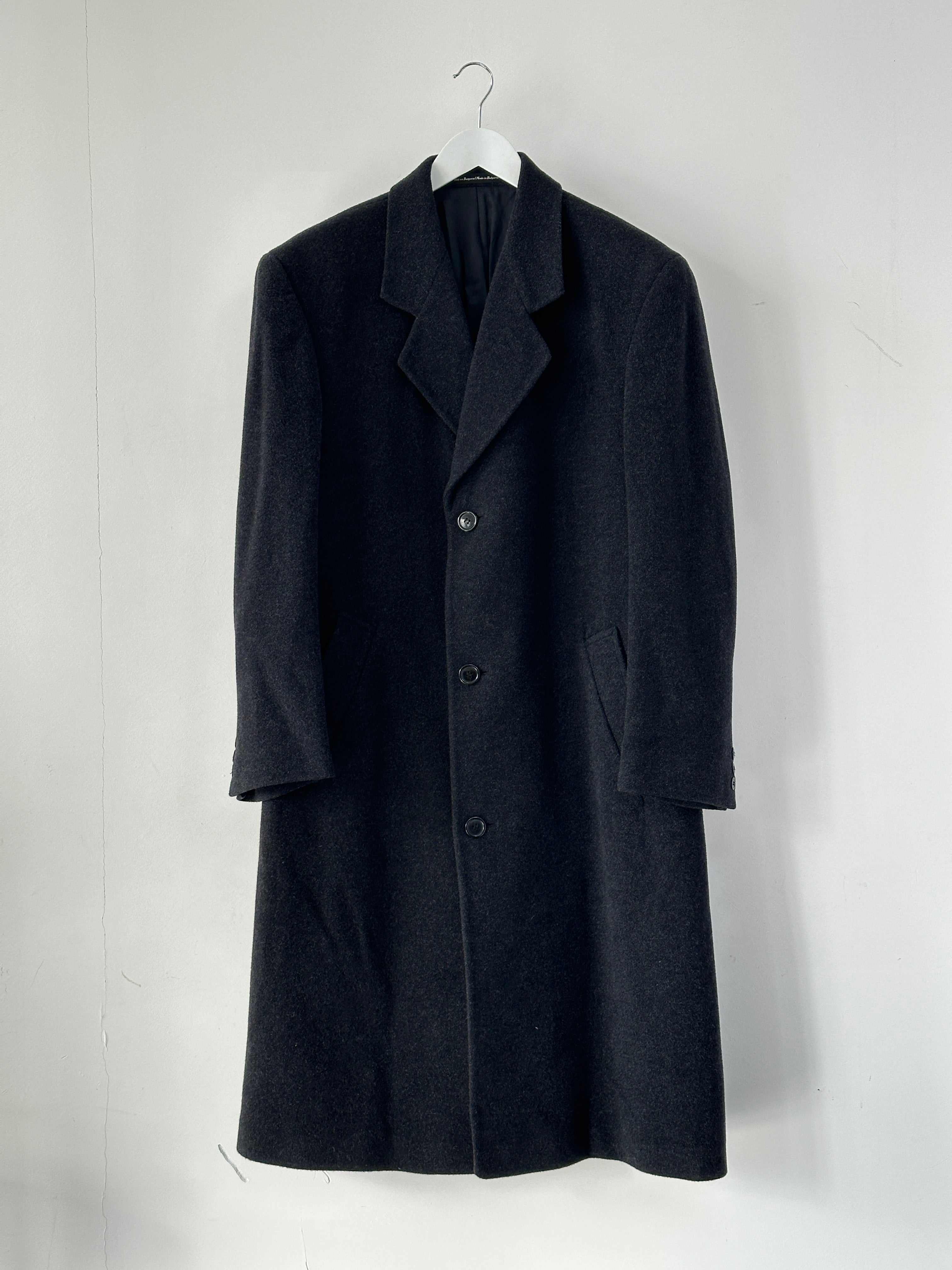 Oscar De La Renta wool cashmere single-breasted coat in size 42R/XL, shown in a stylish, tailored design with classic lapels.