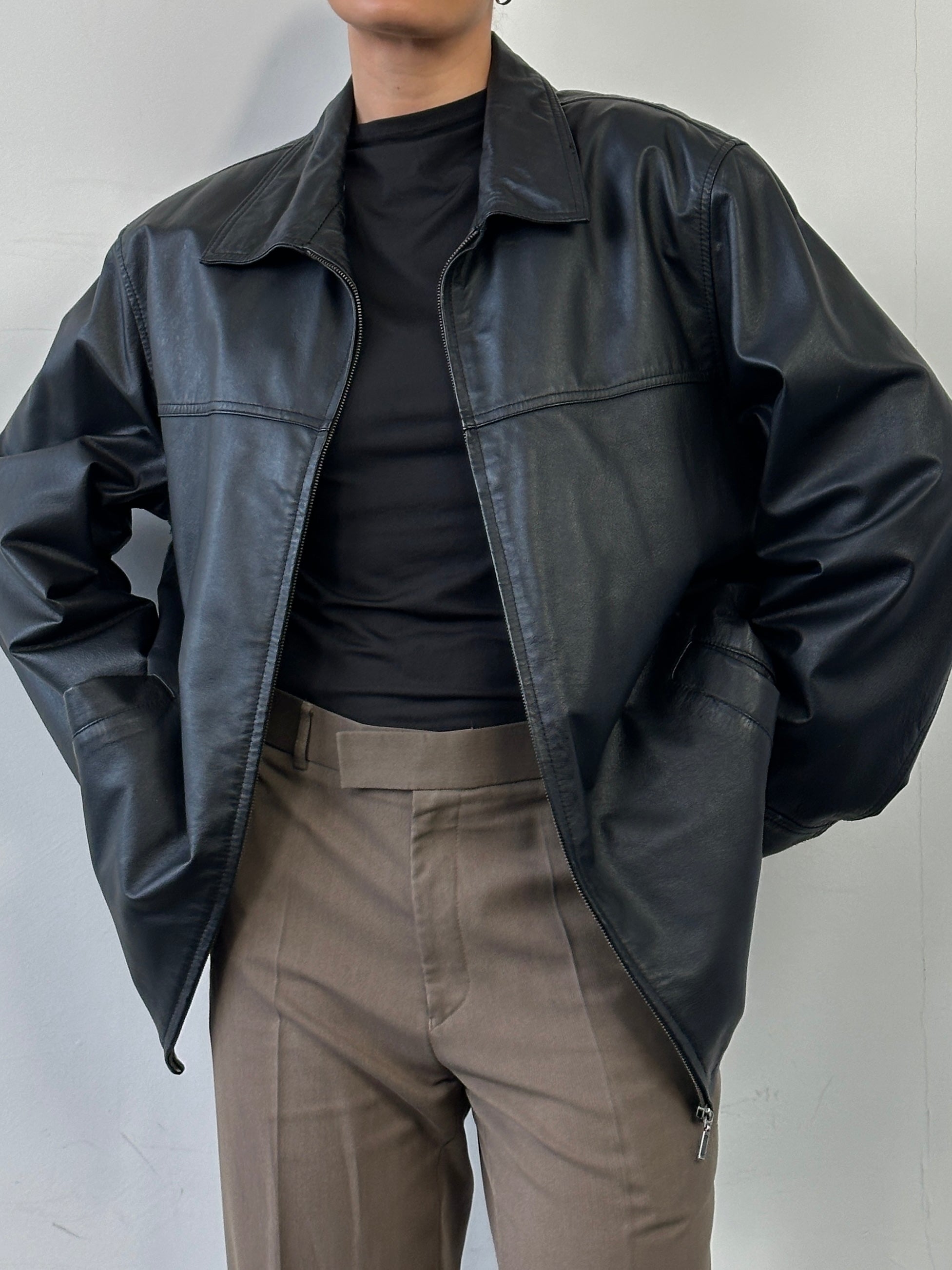 Vintage minimal leather jacket in XL size, featuring a sleek design and classic style, displayed on a mannequin.