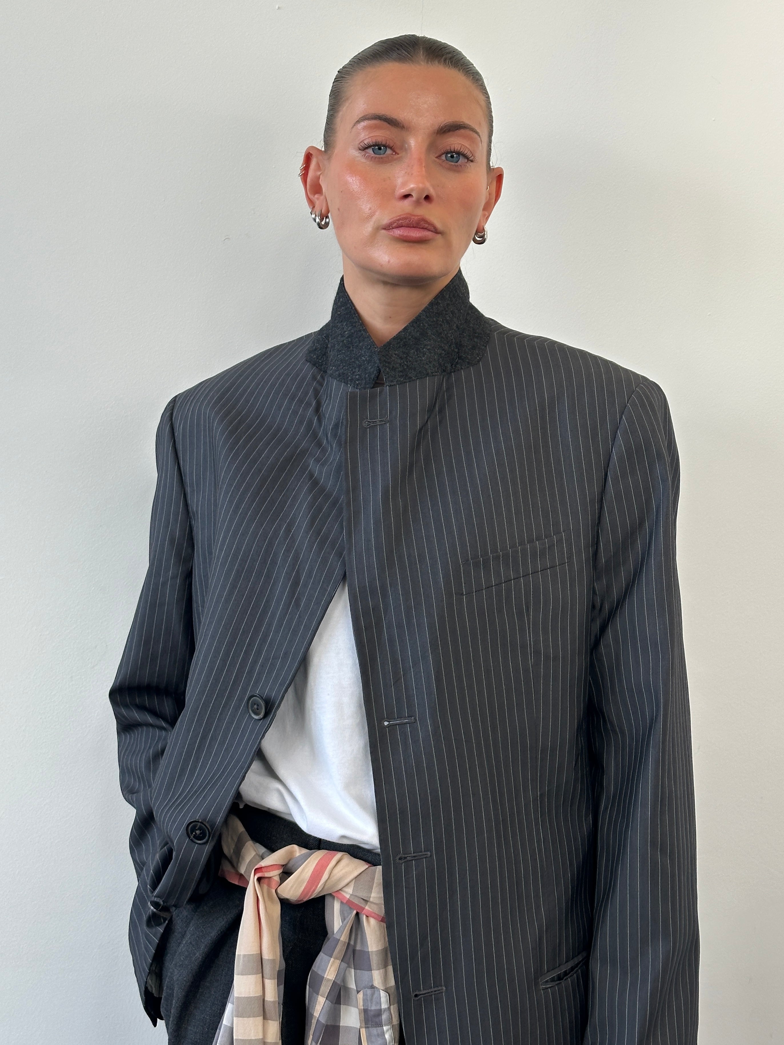 Armani Collezioni 1990s wool silk pinstripe single-breasted blazer in size 42R/XL, tailored fit with notch lapels and front buttons.