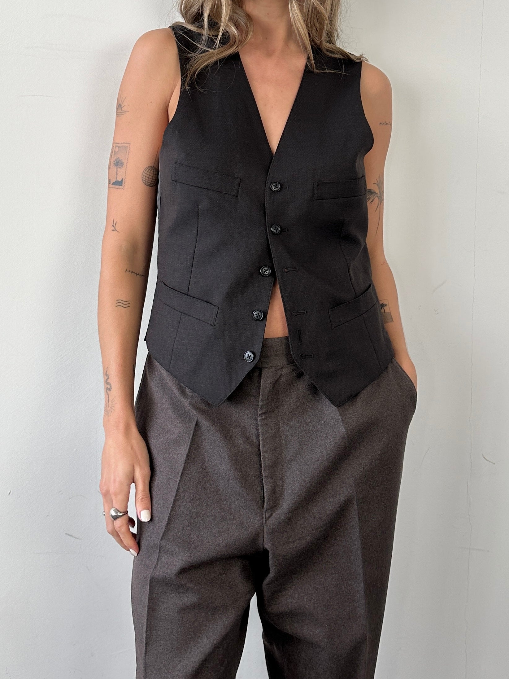 Vintage wool waistcoat, size M, stylish coat with classic design and textured fabric, perfect for vintage fashion enthusiasts.