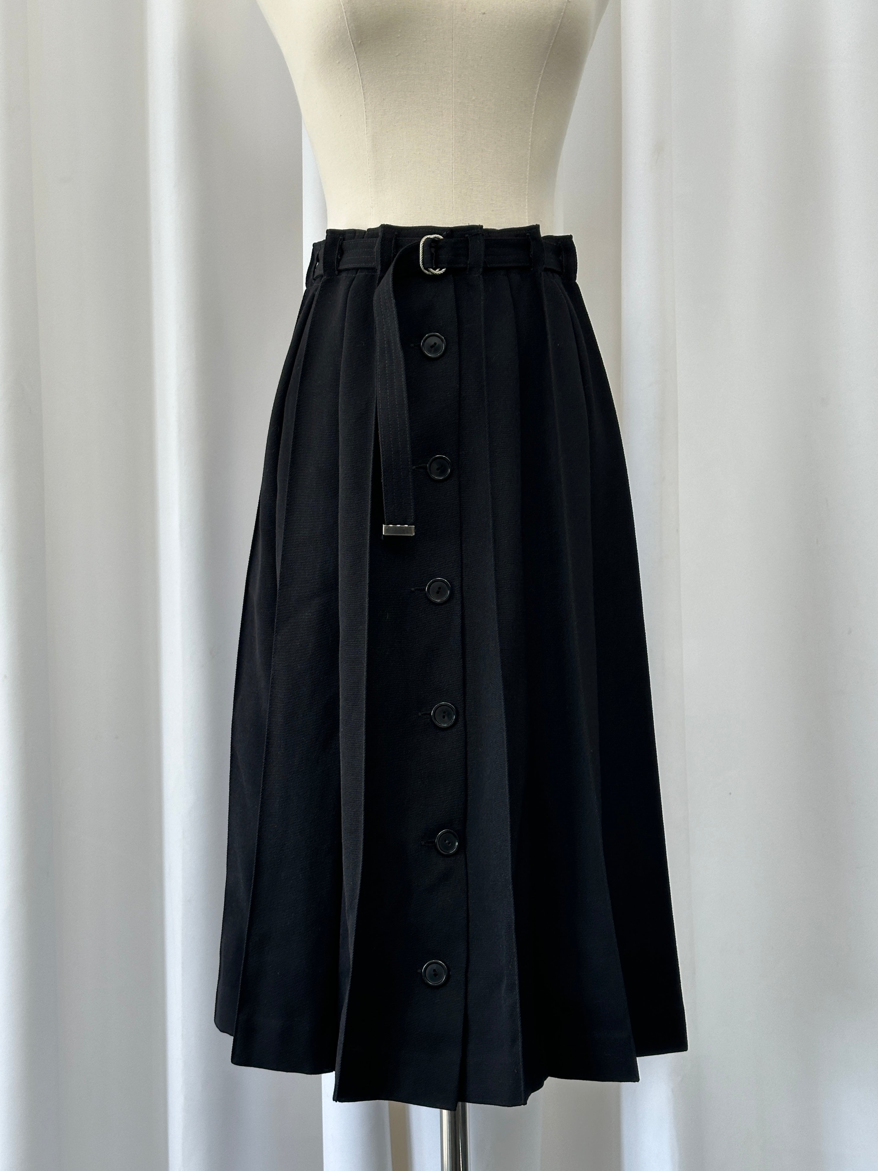 Vintage 1990s wool pleated midi skirt in earthy tones, W26, showcasing classic retro style and high-waisted design.