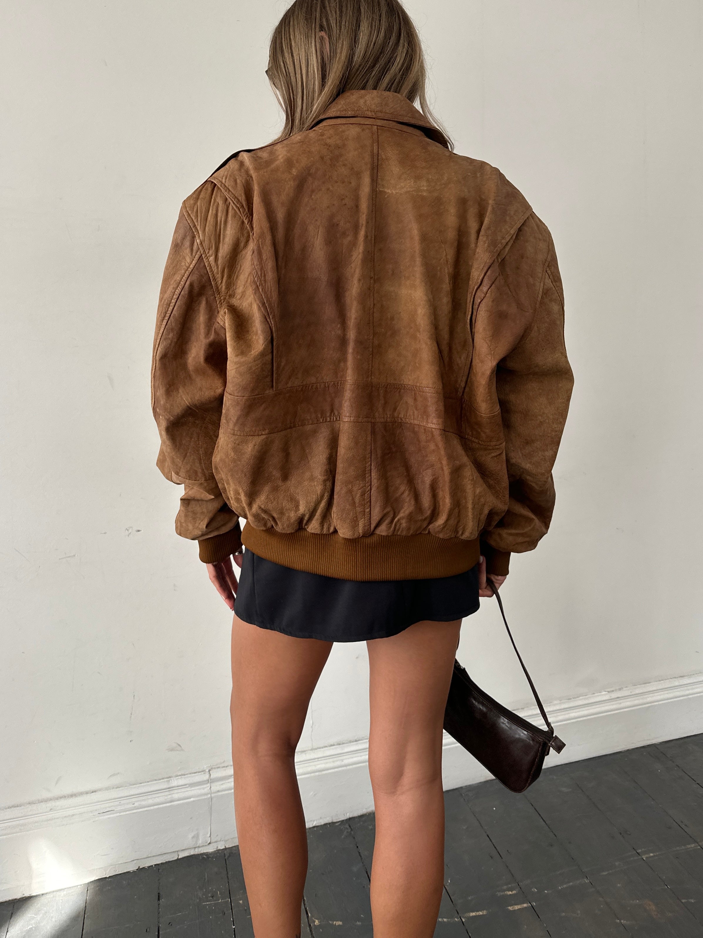 Vintage aged leather bomber jacket in XL with classic design, featuring a worn leather look and ribbed cuffs and collar.