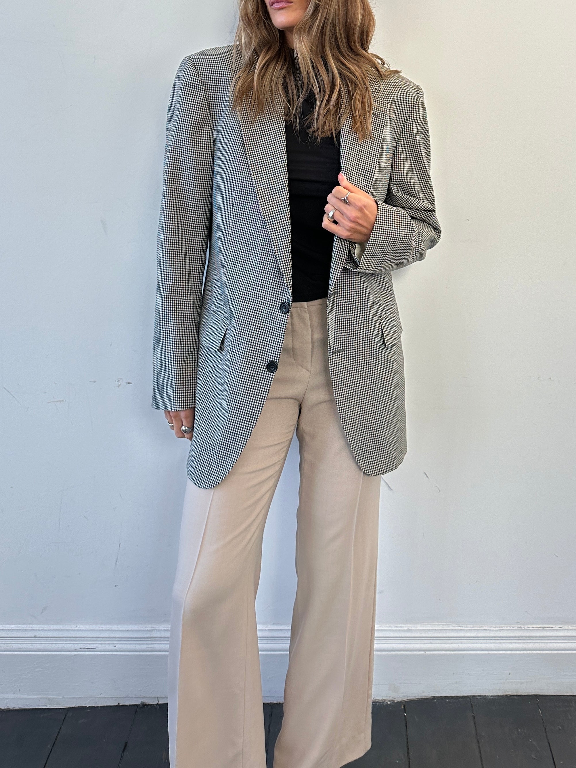 Aquascutum pure wool gingham single-breasted blazer in size L, tailored fit with classic check pattern and notch lapel.