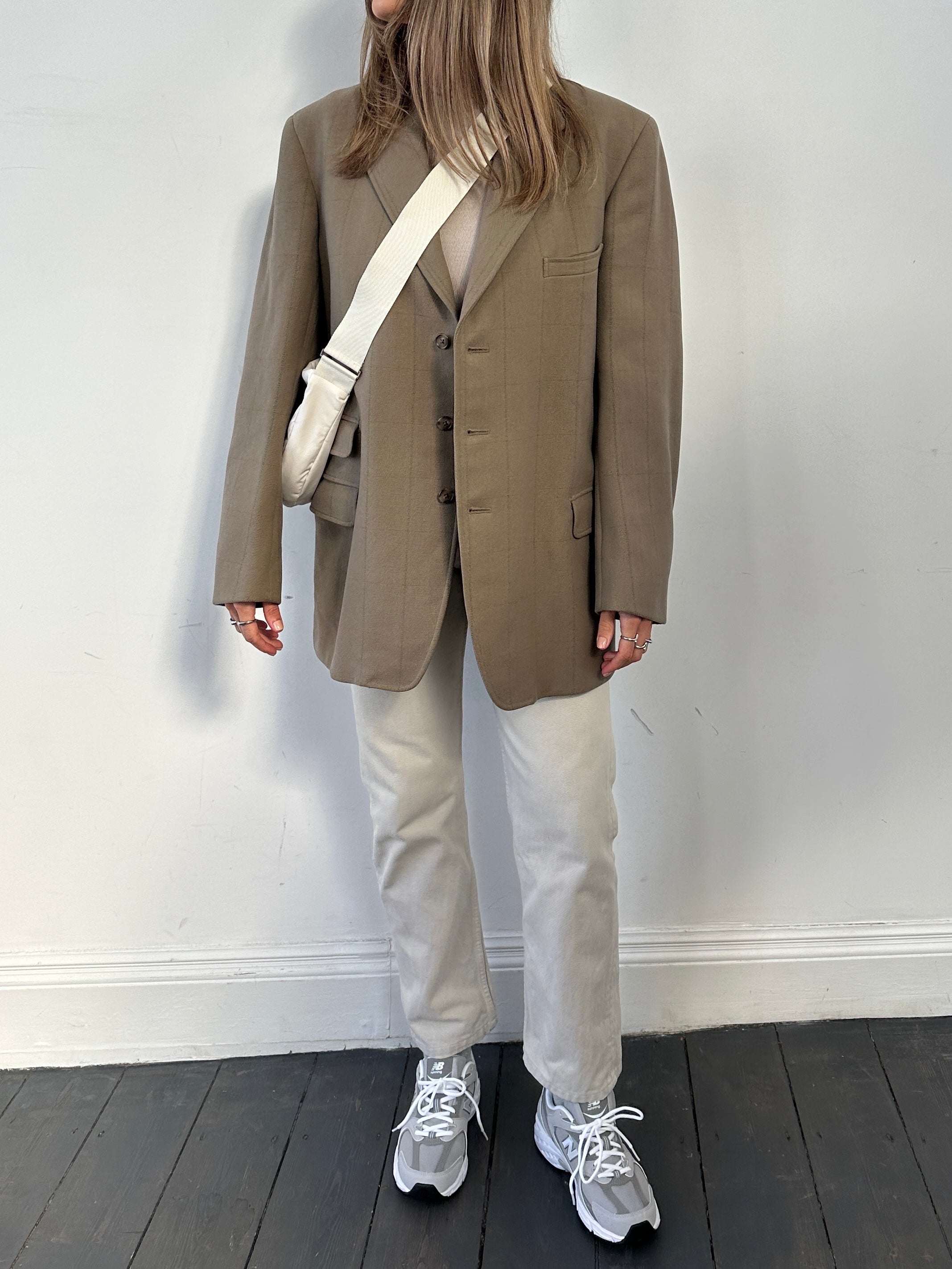 Vintage British thick wool check blazer coat in size L/XL, classic vintage-style tailored outerwear with a bold check pattern.