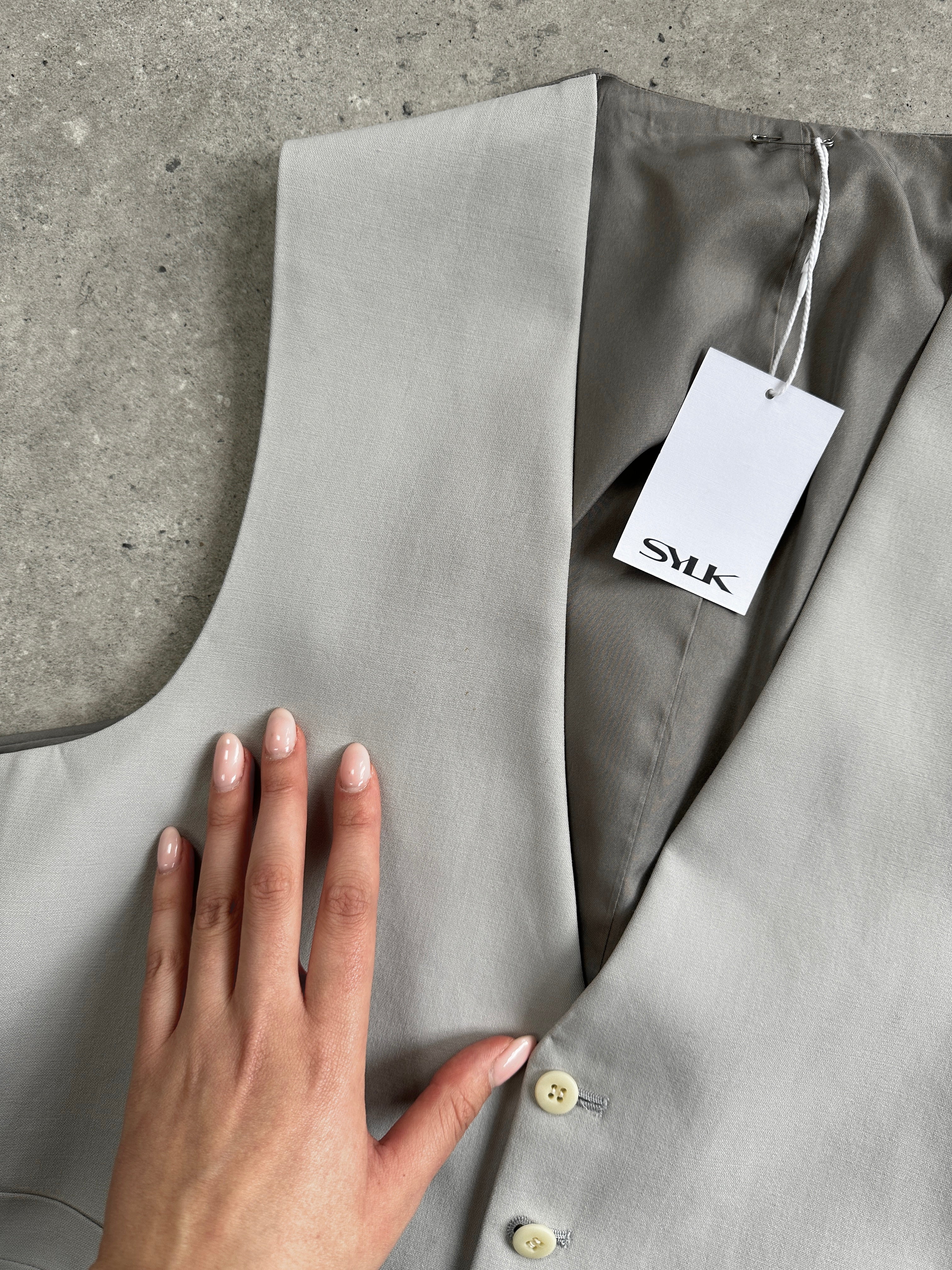 Vintage pure wool tailored waistcoat in size M/L, featuring a classic design and detailed stitching on a neutral background.