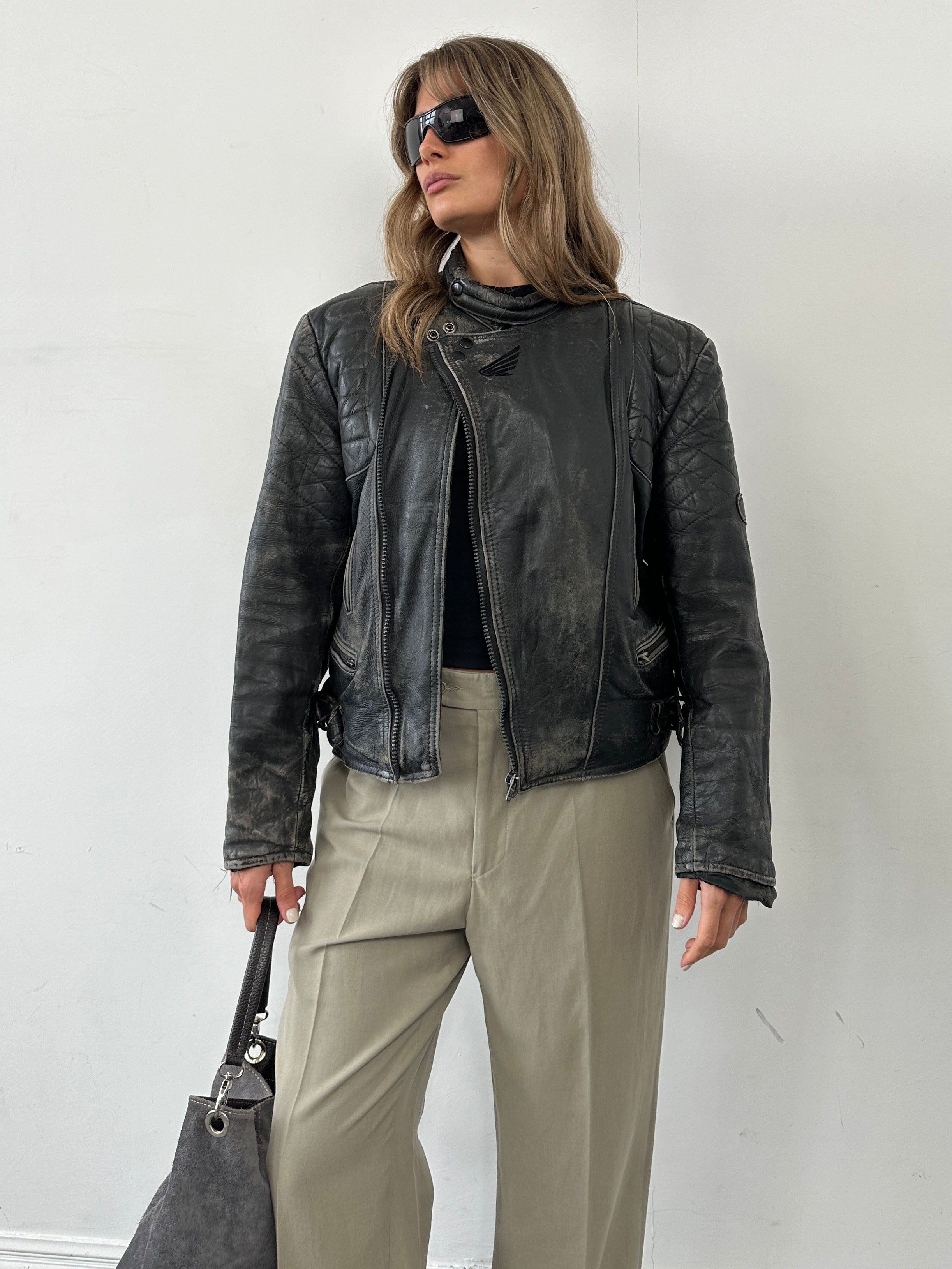 Vintage Motorcycle Distressed Leather Jacket in size M/L, featuring rugged design and classic biker style.