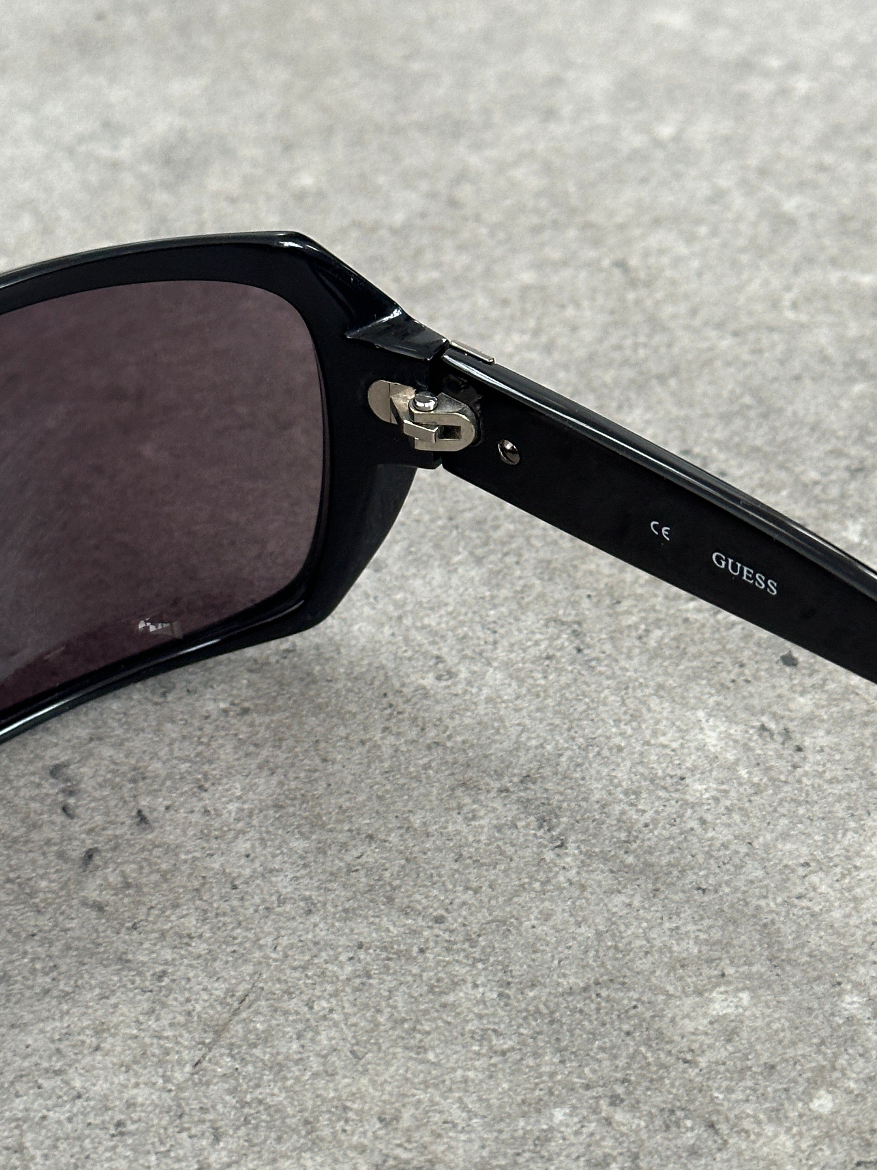 Guess 2000s Oversized Rectangular Sunglasses