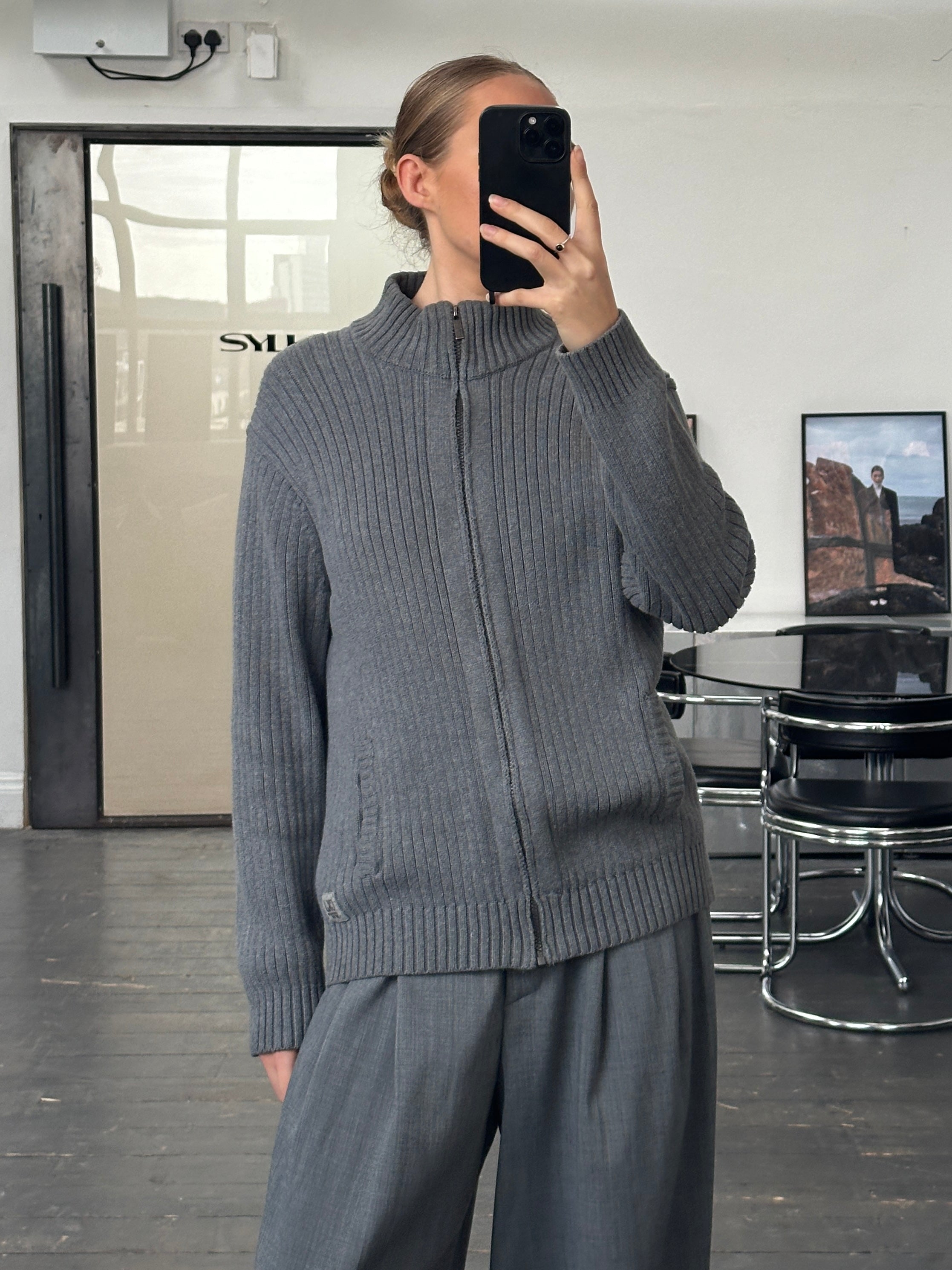 Calvin Klein Jeans 2000s pure cotton ribbed cardigan in size M/L, featuring a close-up of the textured knit fabric.