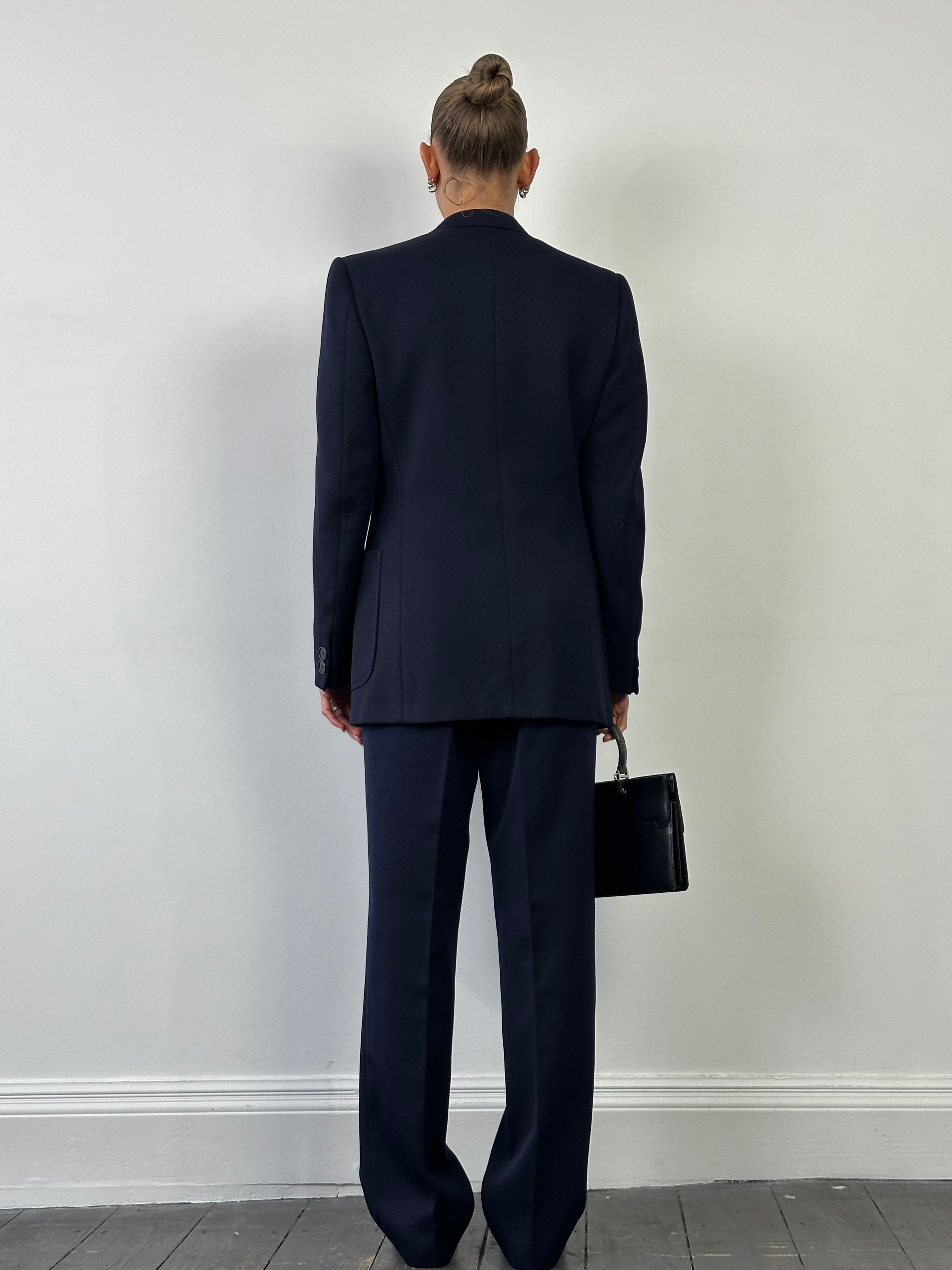 Vintage Italian 90s pure wool single-breasted blazer, size 38R/M, classic tailored style with a timeless vintage look.