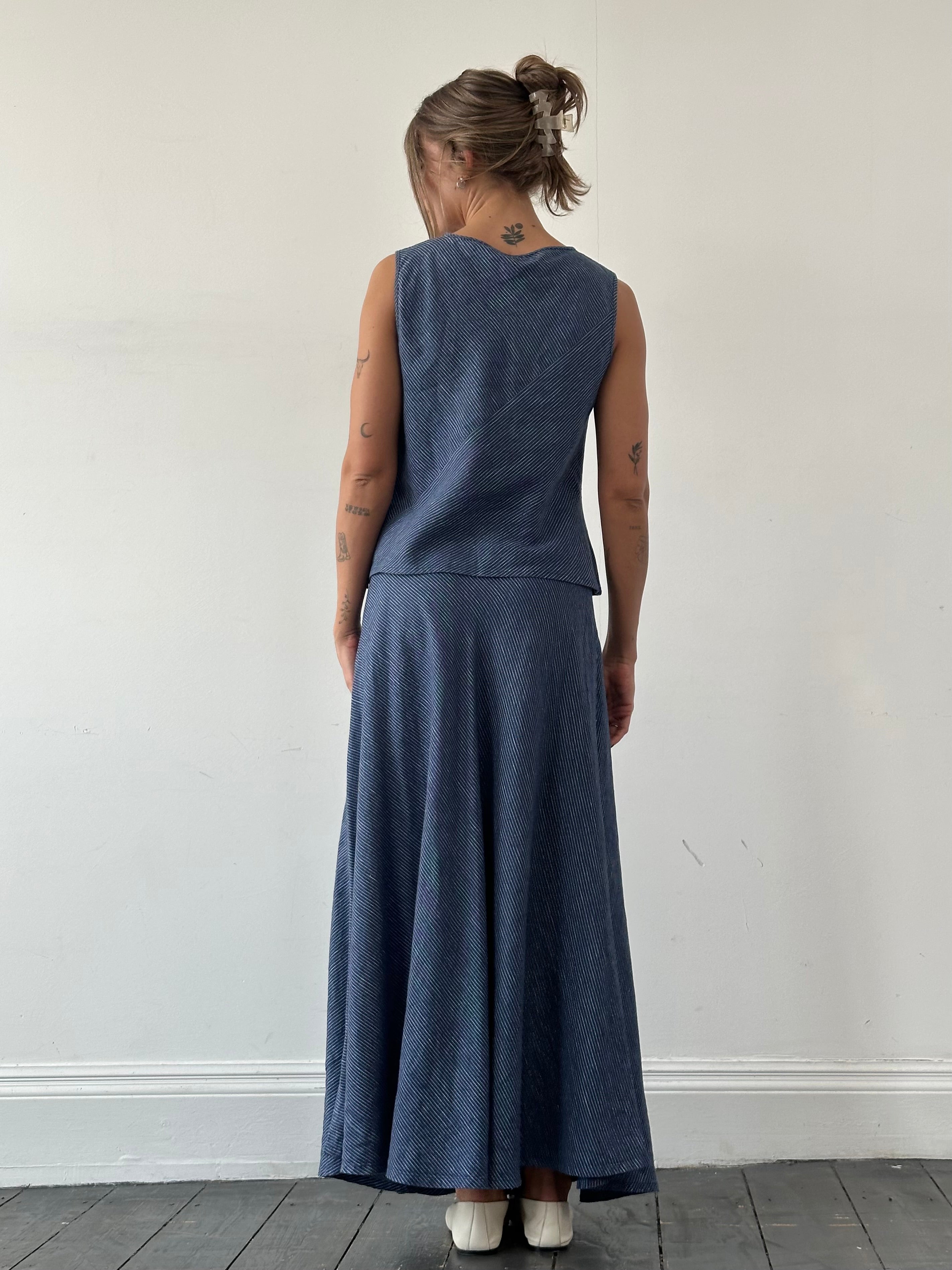 Jaeger pure linen stripe two-piece skirt and top set, medium size, featuring a stylish skirt and matching top in linen fabric.