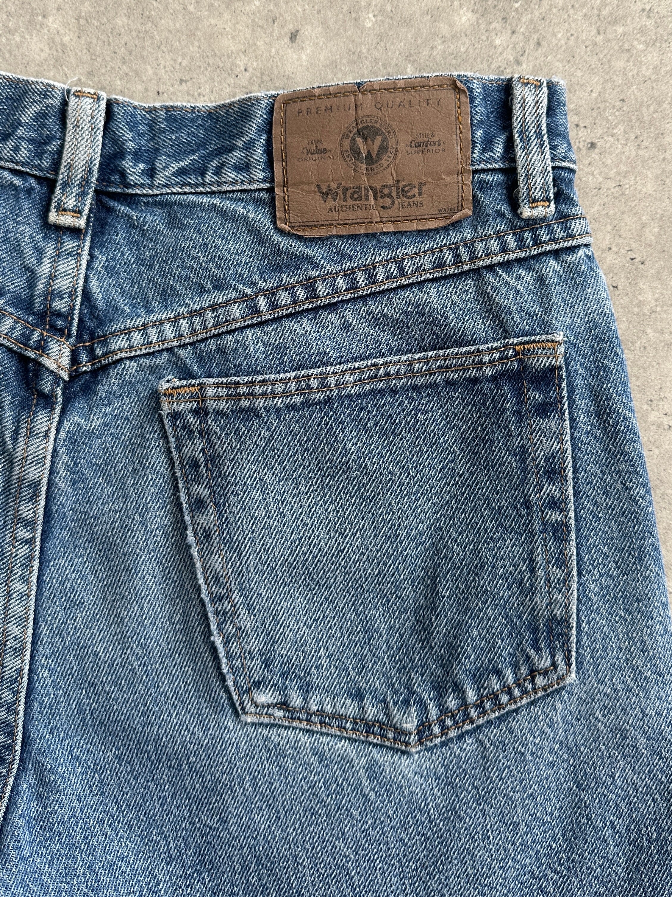 Wrangler mid wash straight leg high waisted denim jeans, W28, featuring classic fit and sturdy denim fabric.
