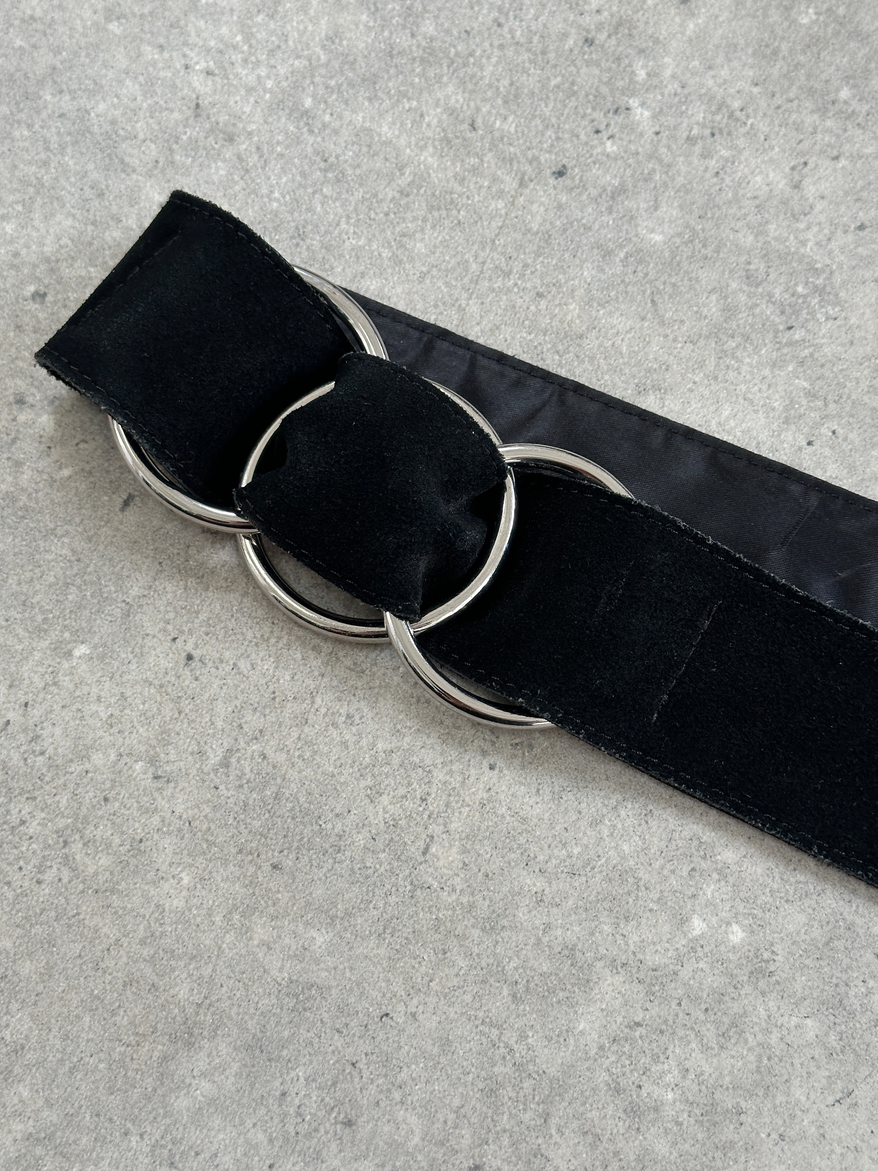 Vintage chrome ring suede belt in XS-M size, featuring a sleek metal ring detail and soft suede material.