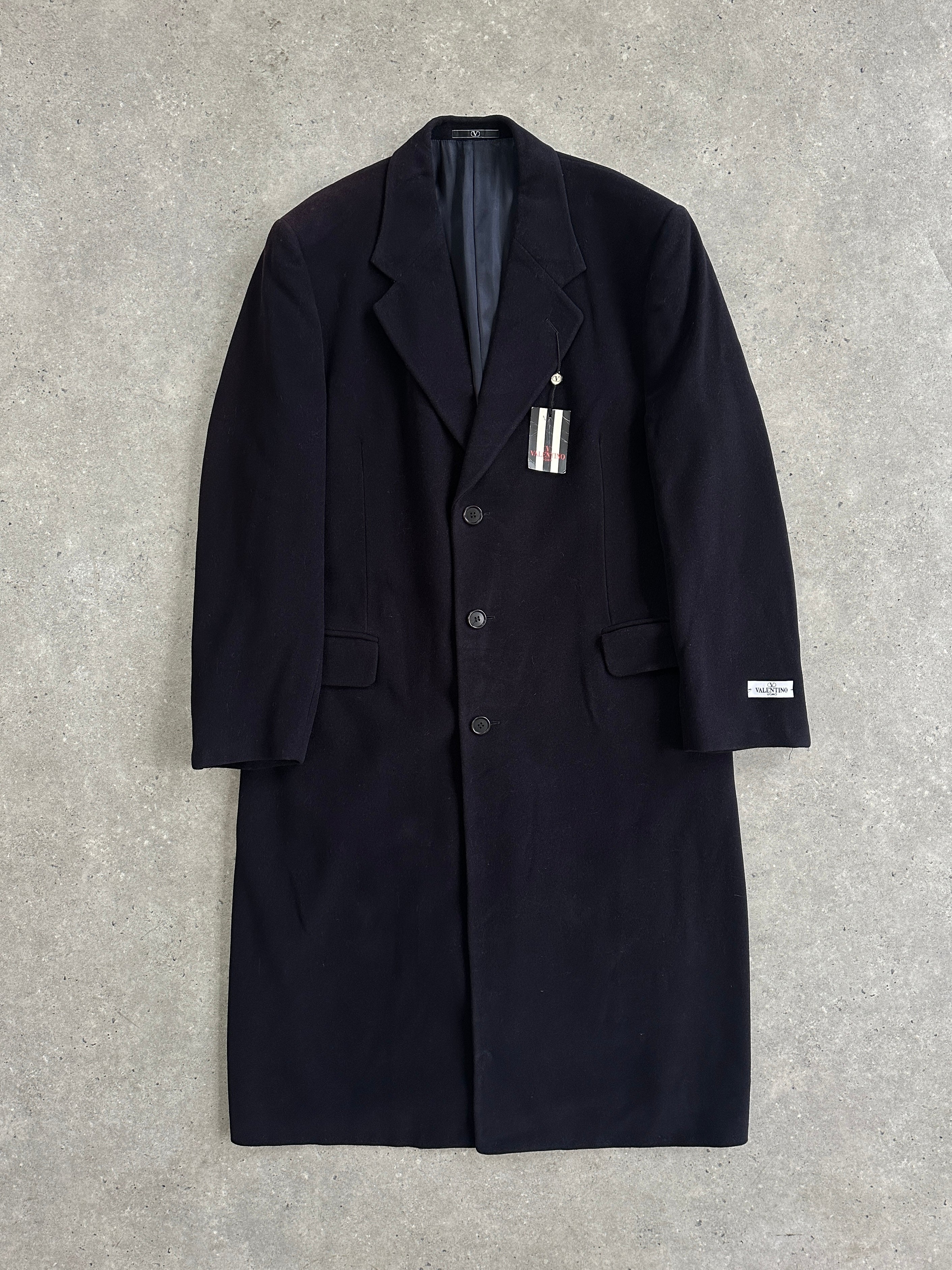 Valentino pure wool single-breasted coat in XL/XXL, stylish black coat with classic lapels and button closure.