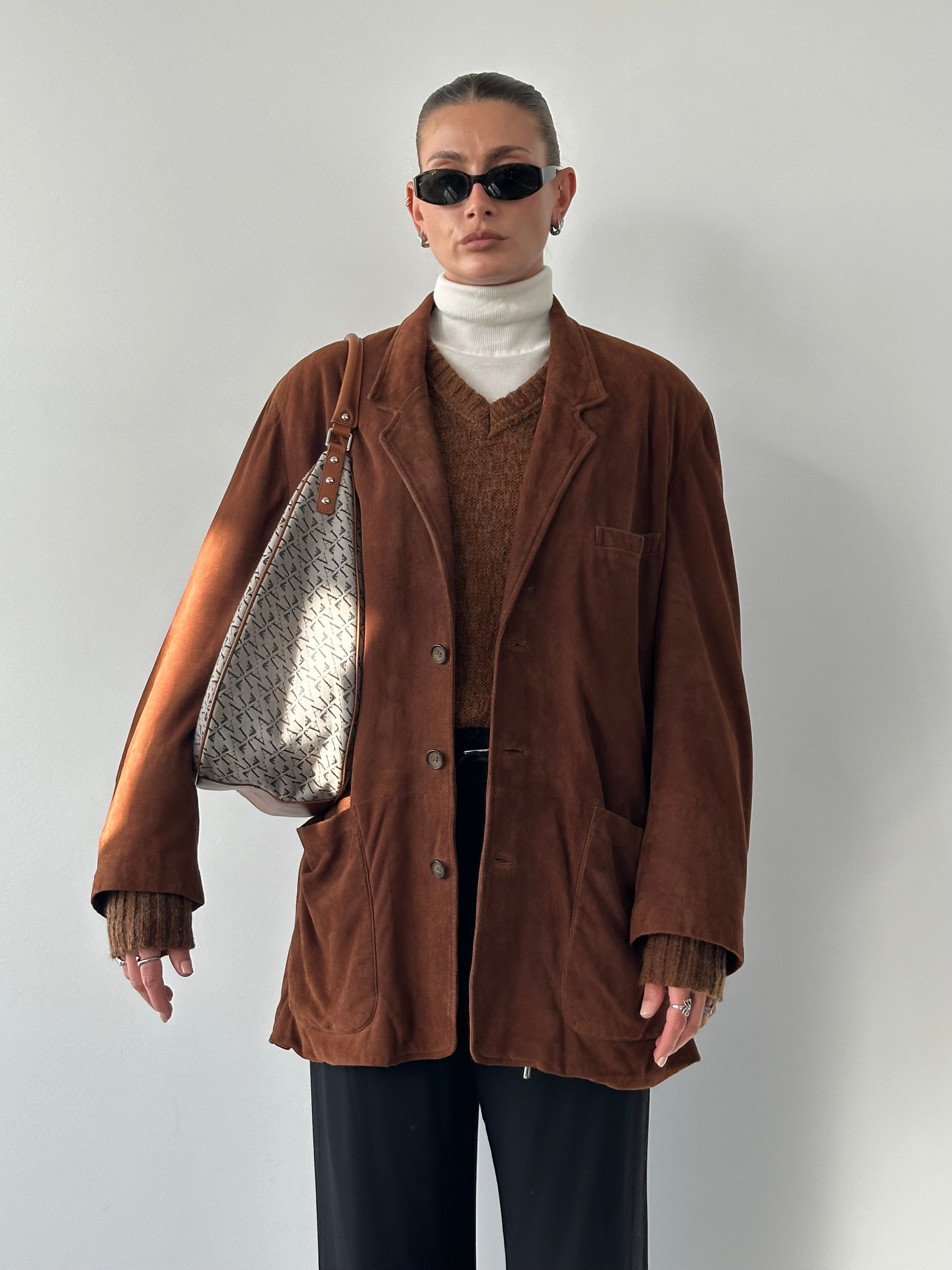 Vintage relaxed suede blazer in XL, showcasing soft leather texture, classic collar, and tailored fit on a neutral background.