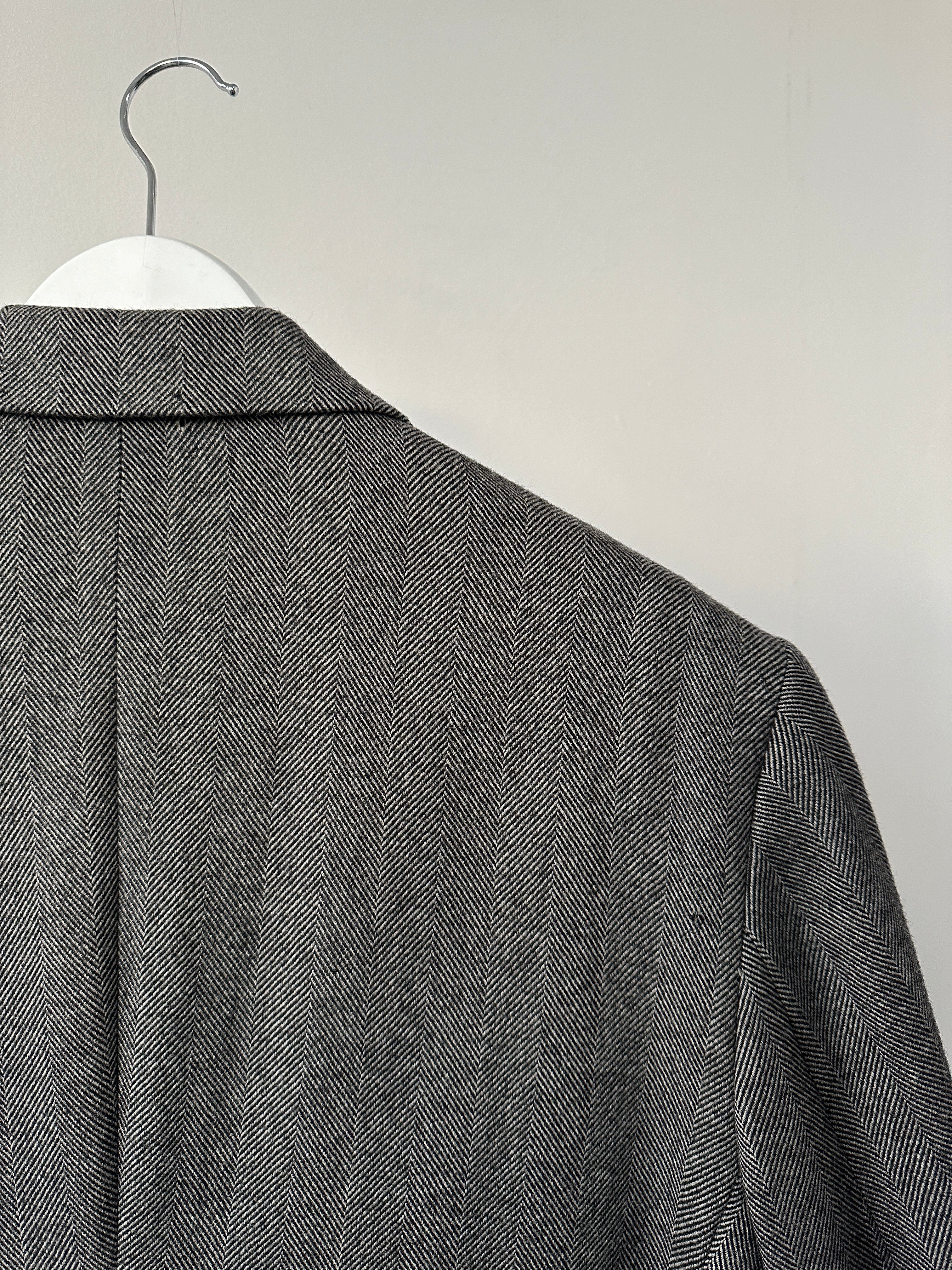 Vintage British vintage pure wool double-breasted herringbone coat in size L/XL, featuring classic tailored design and timeless style.
