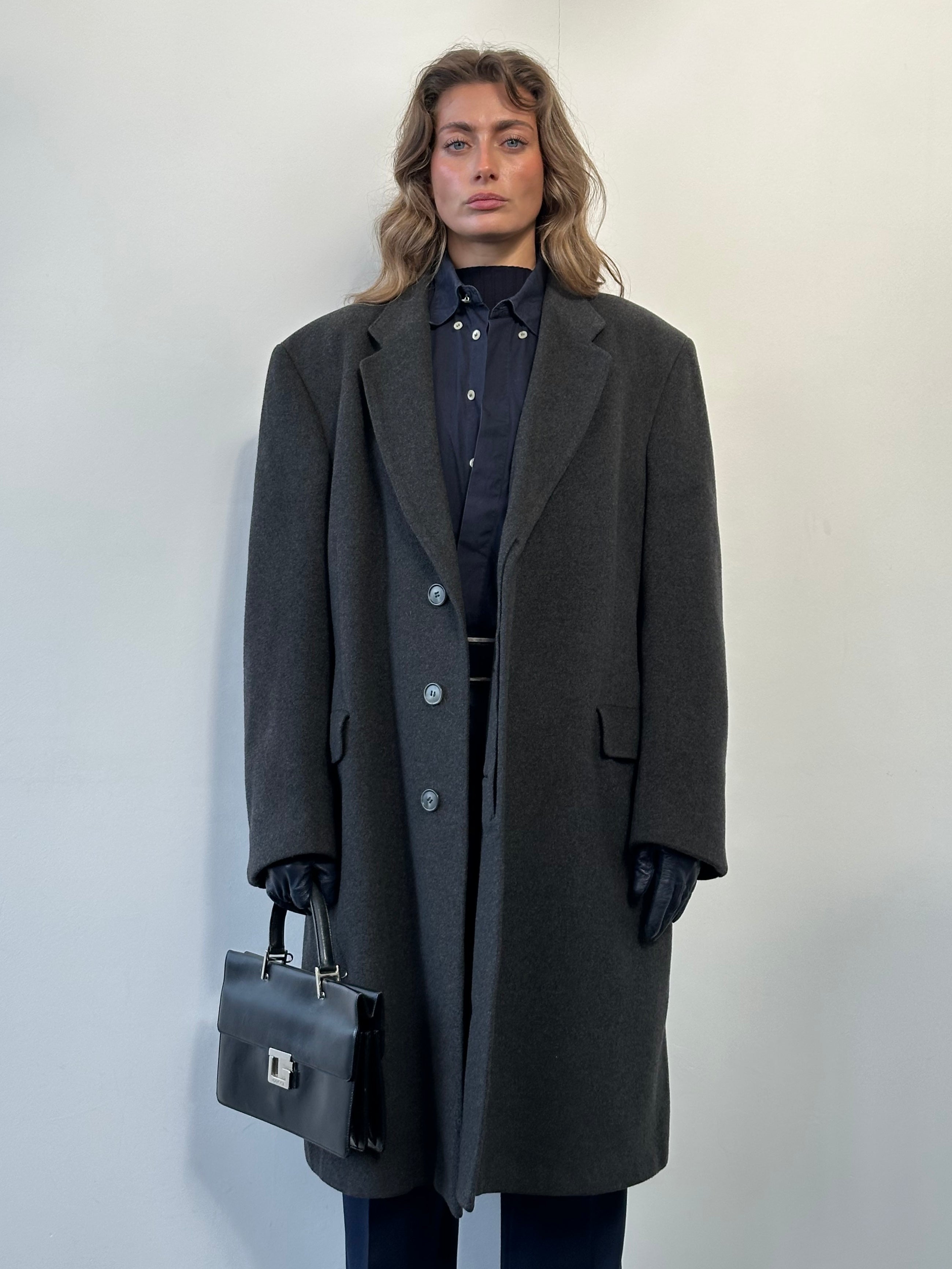 Vintage 1980s pure cashmere coat with concealed placket in size XL, showcasing classic style and soft, luxurious fabric.