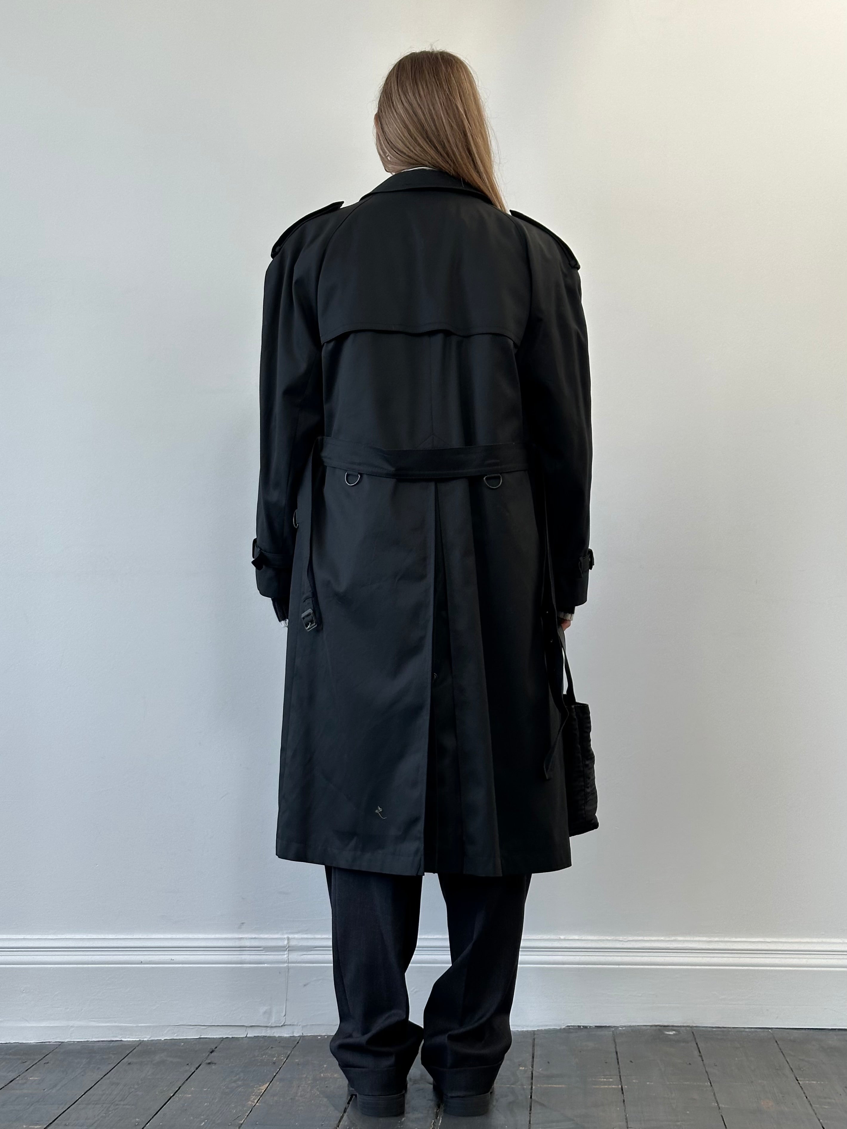Vintage double-breasted floor-length belted trench coat in XL, showcasing classic style and timeless design.