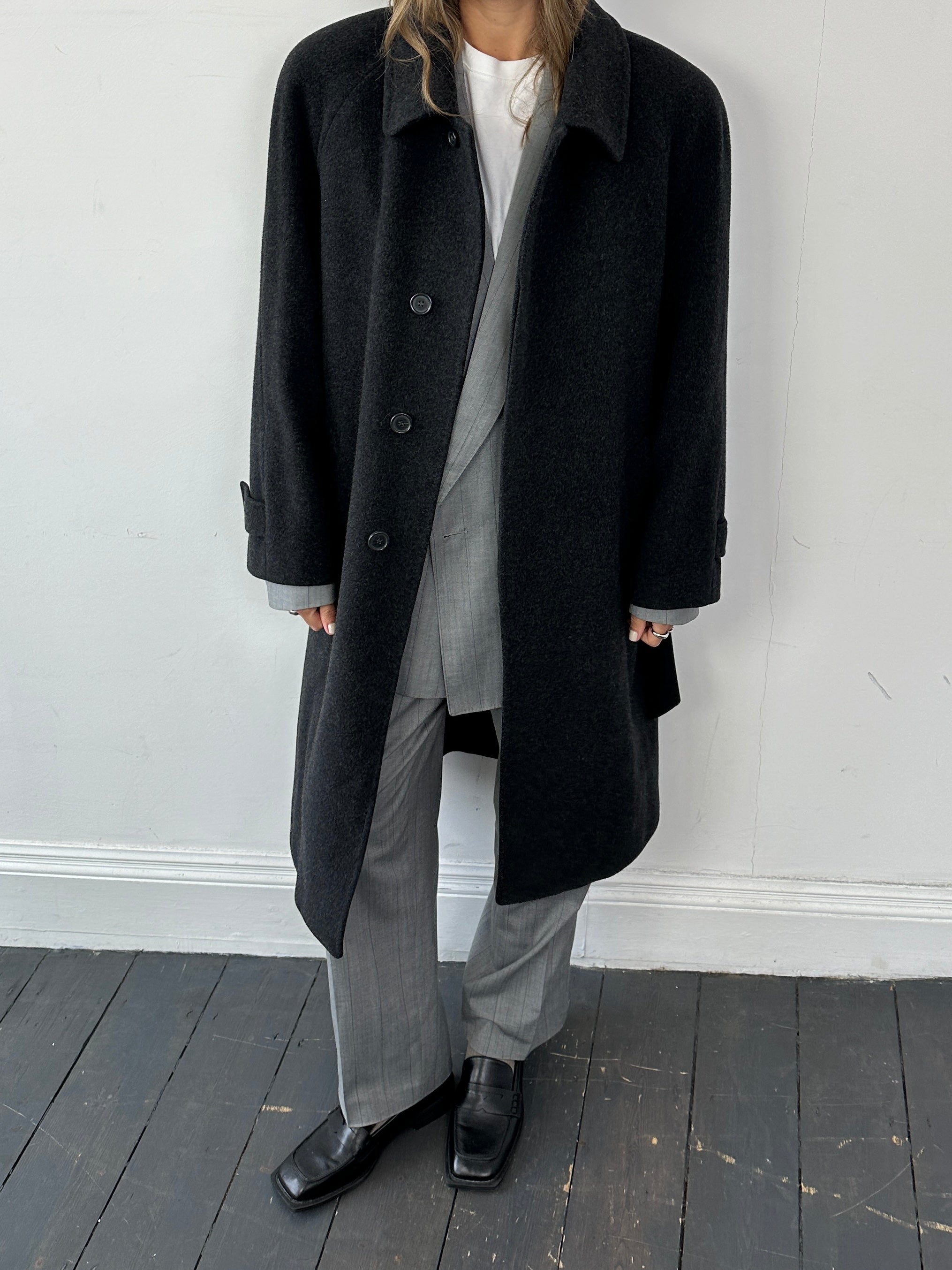 Vintage Italian vintage wool cashmere coat with concealed placket and belt, size L/XL, featuring classic tailored design.