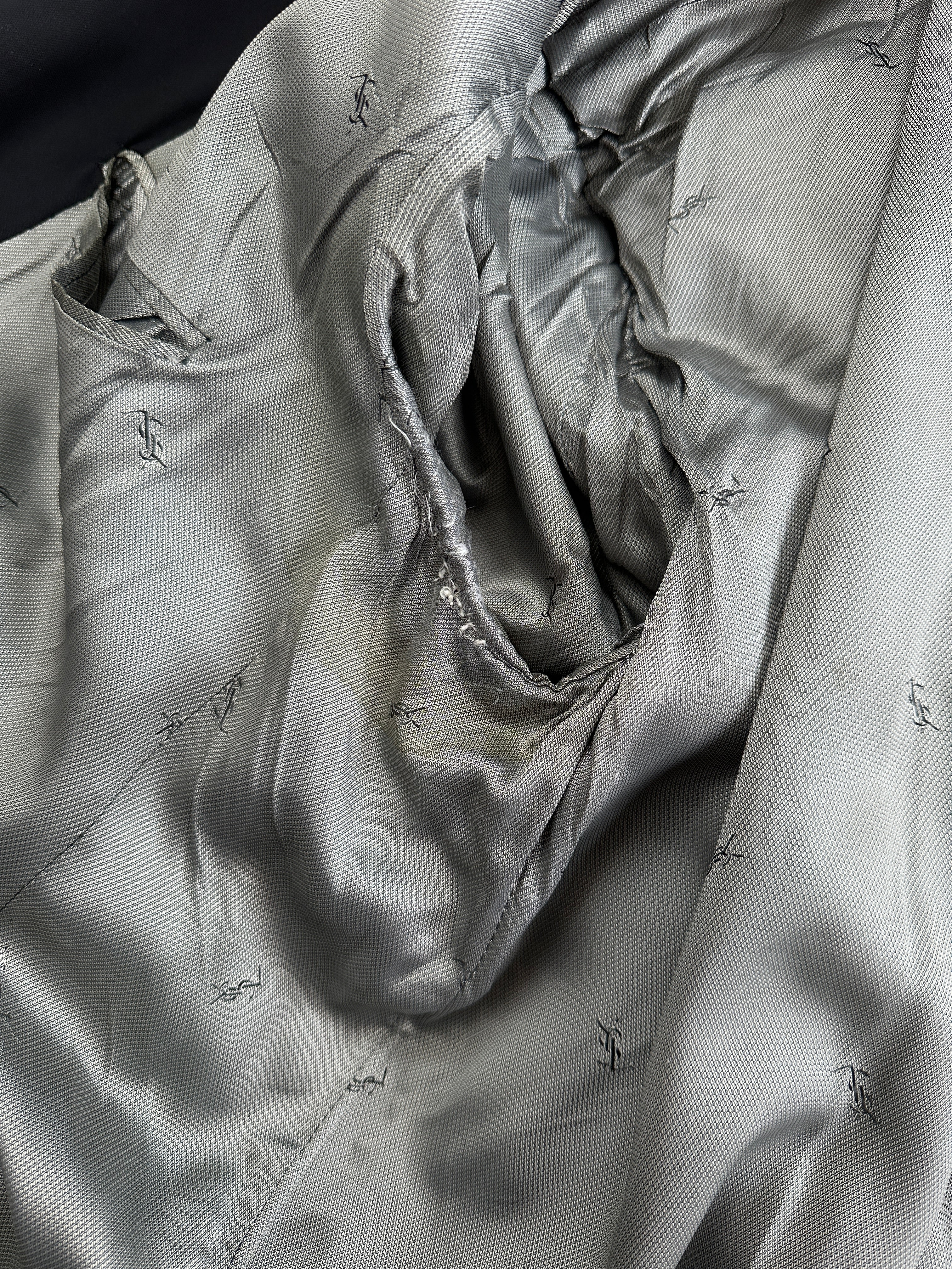 Yves Saint Laurent Pour Homme 1990s pure wool bespoke blazer, 42R/XL, shown in classic tailored design with buttons and lapels.