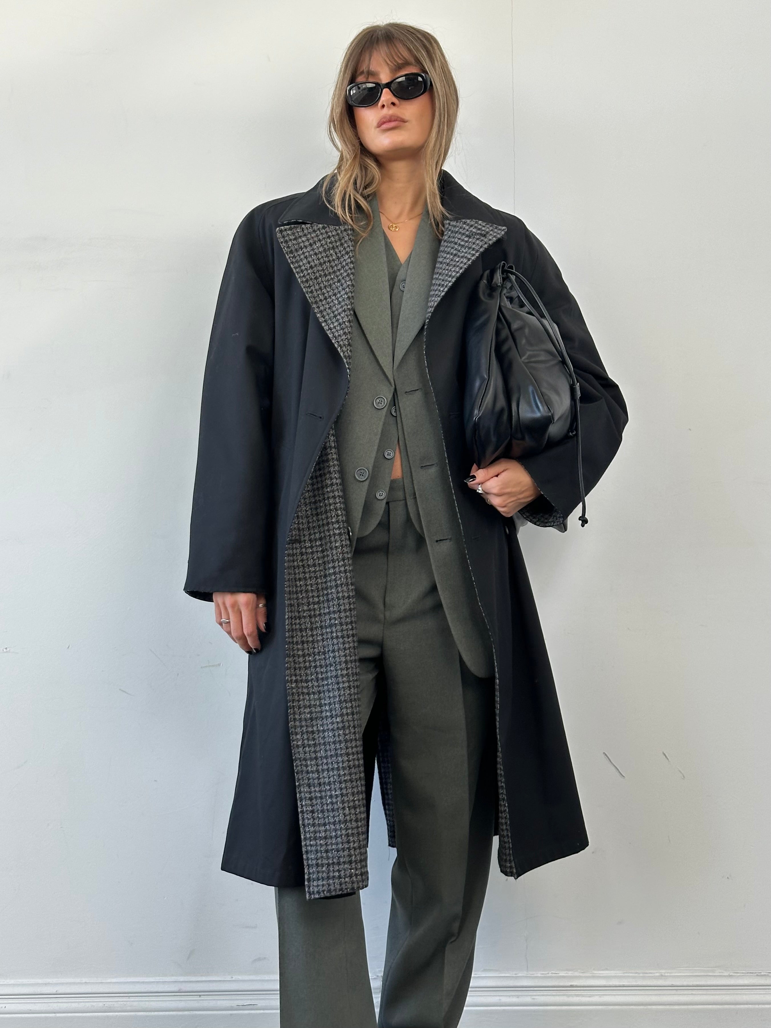 Vintage reversible wool trench coat with belt in size XL, featuring classic design and warm fabric for versatile winter wear.
