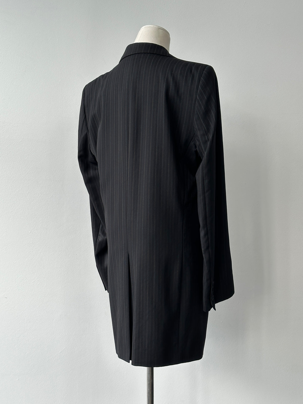 Dolce & Gabbana 1990s pure wool striped tuxedo blazer, size L, featuring classic tailored fit and bold stripe pattern.