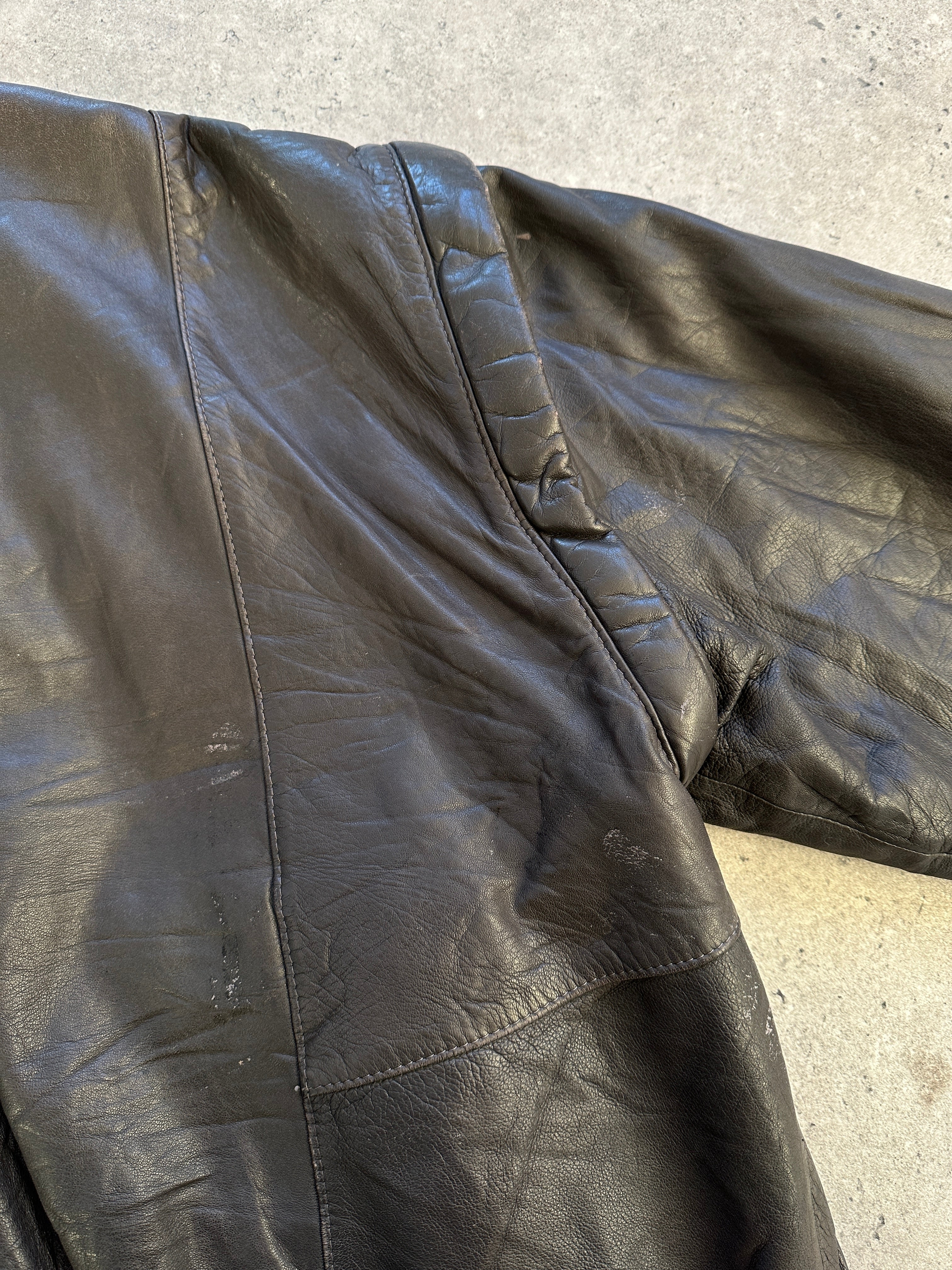 Vintage leather bomber gilet jacket in size M, featuring a classic design with a soft leather finish and stylish collar detail.