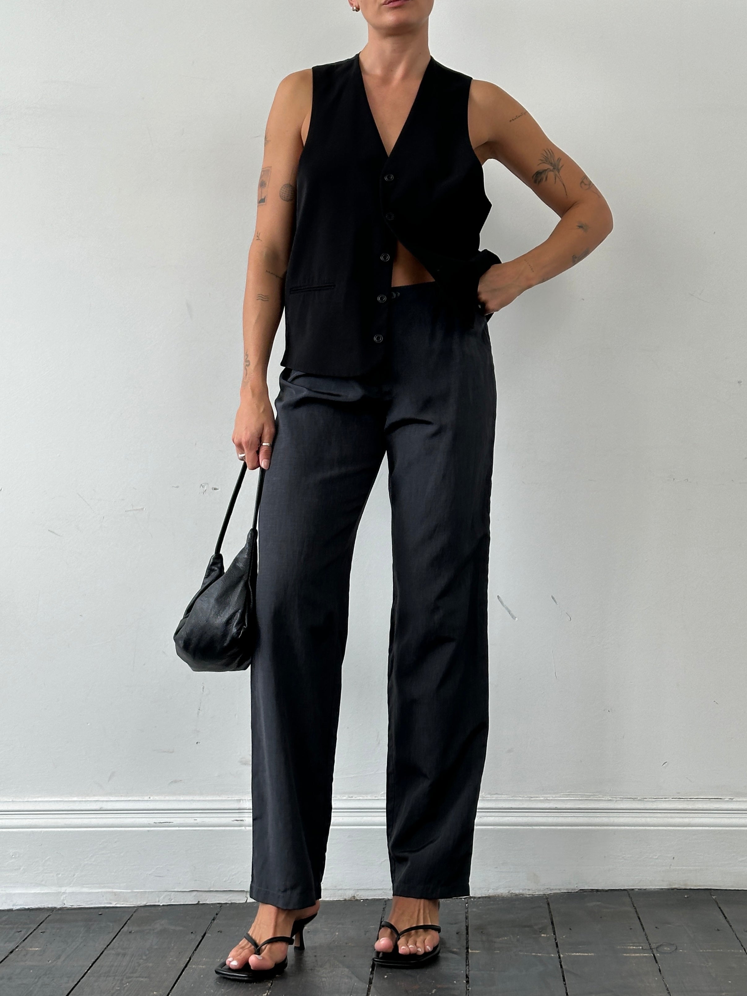 Armani Jeans linen straight-leg mid-waist trousers in beige, with belt loops and front pockets, size W28.